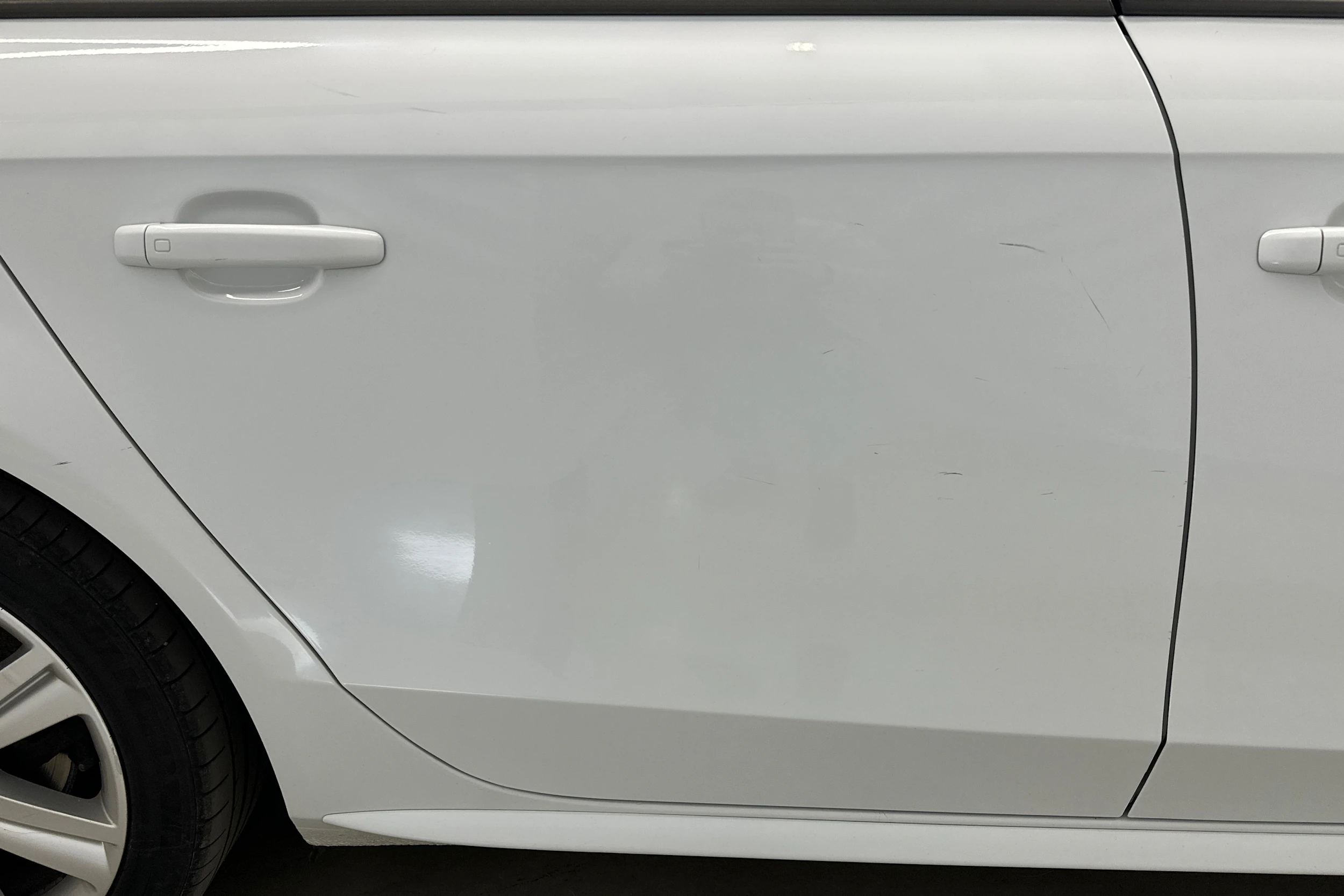 valkoinen Audi A4 2012 kuva 37.