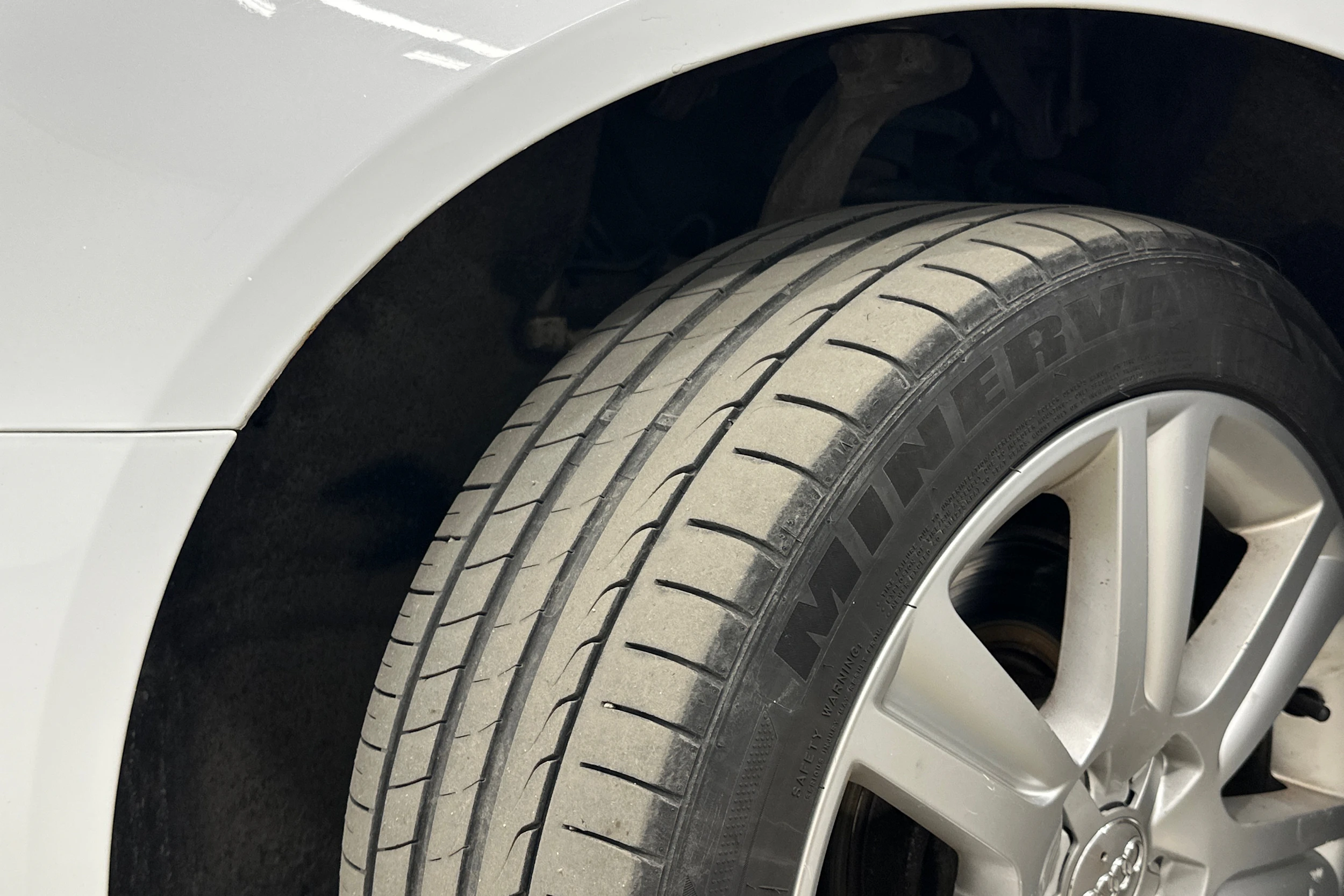 valkoinen Audi A4 2012 kuva 41.