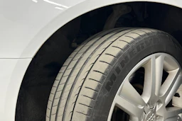 valkoinen Audi A4 2012 kuva 41.