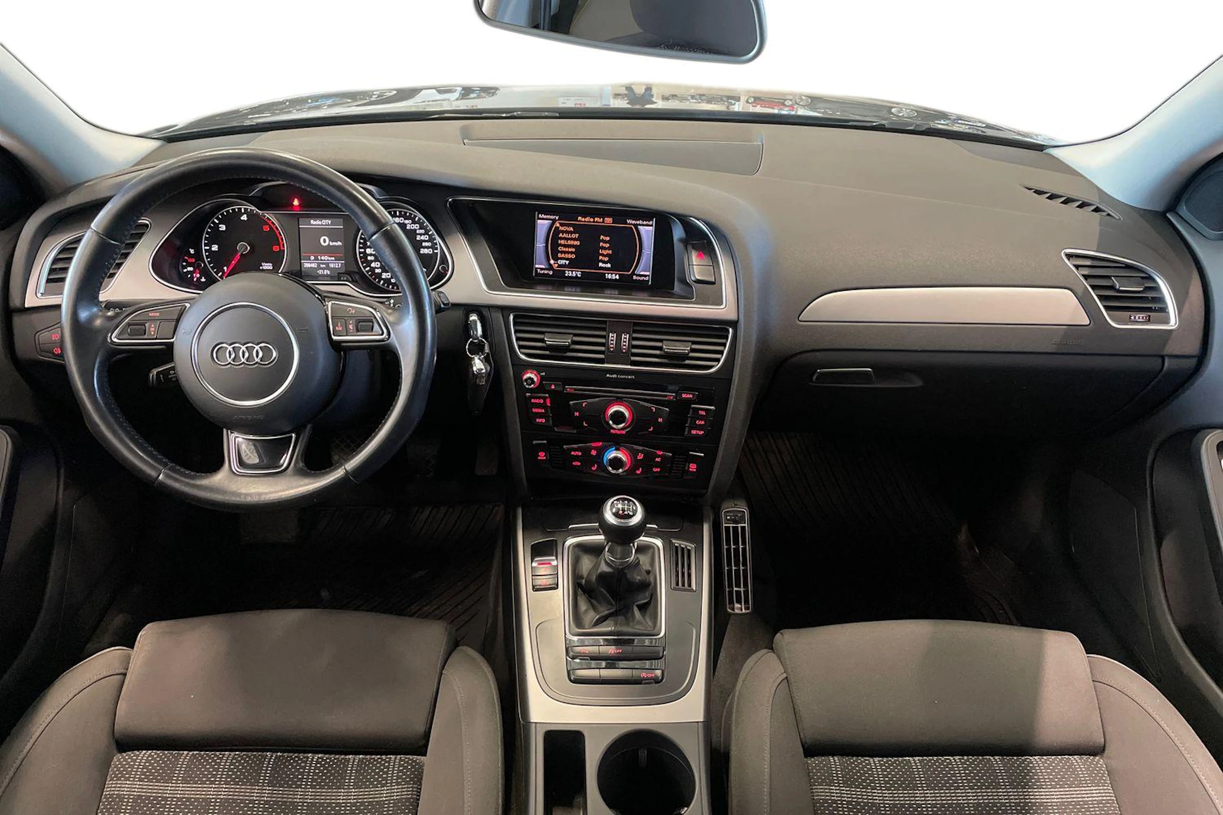 harmaa Audi A4 2012 kuva 7.