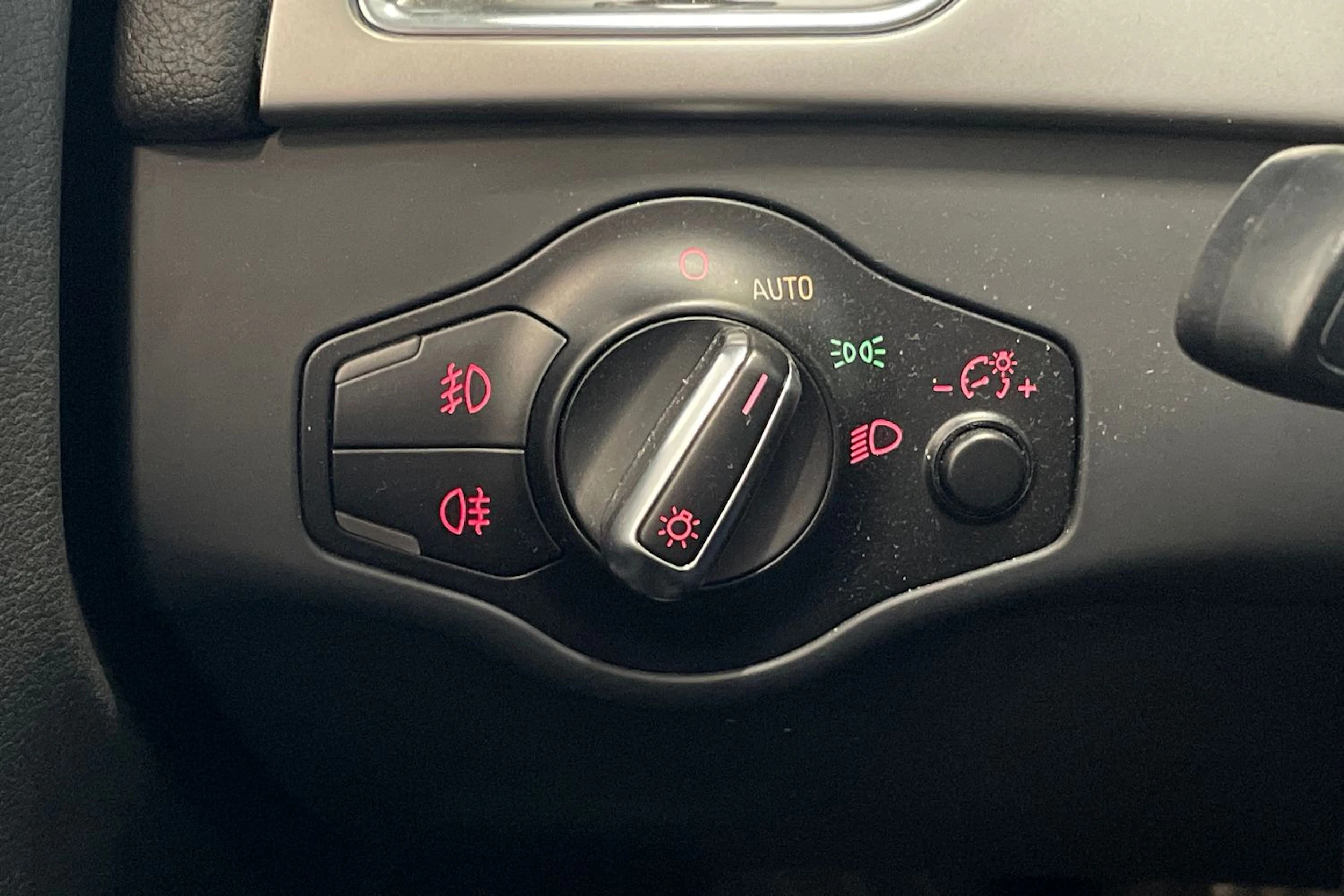 harmaa Audi A4 2012 kuva 17.