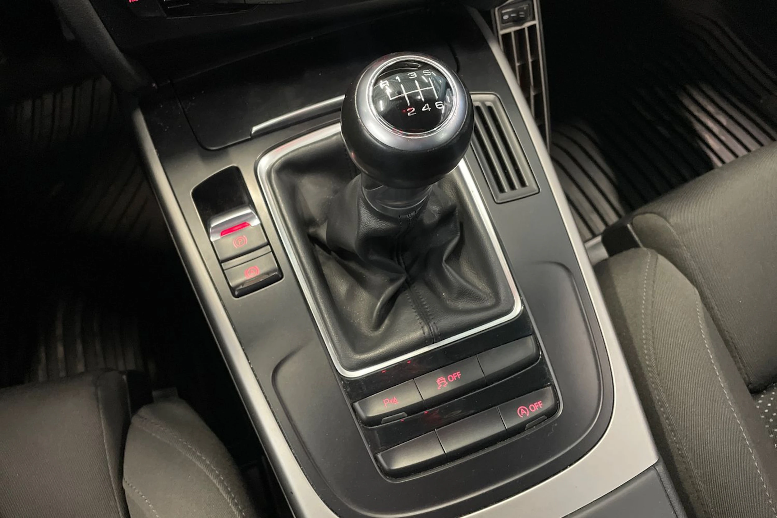 harmaa Audi A4 2012 kuva 23.