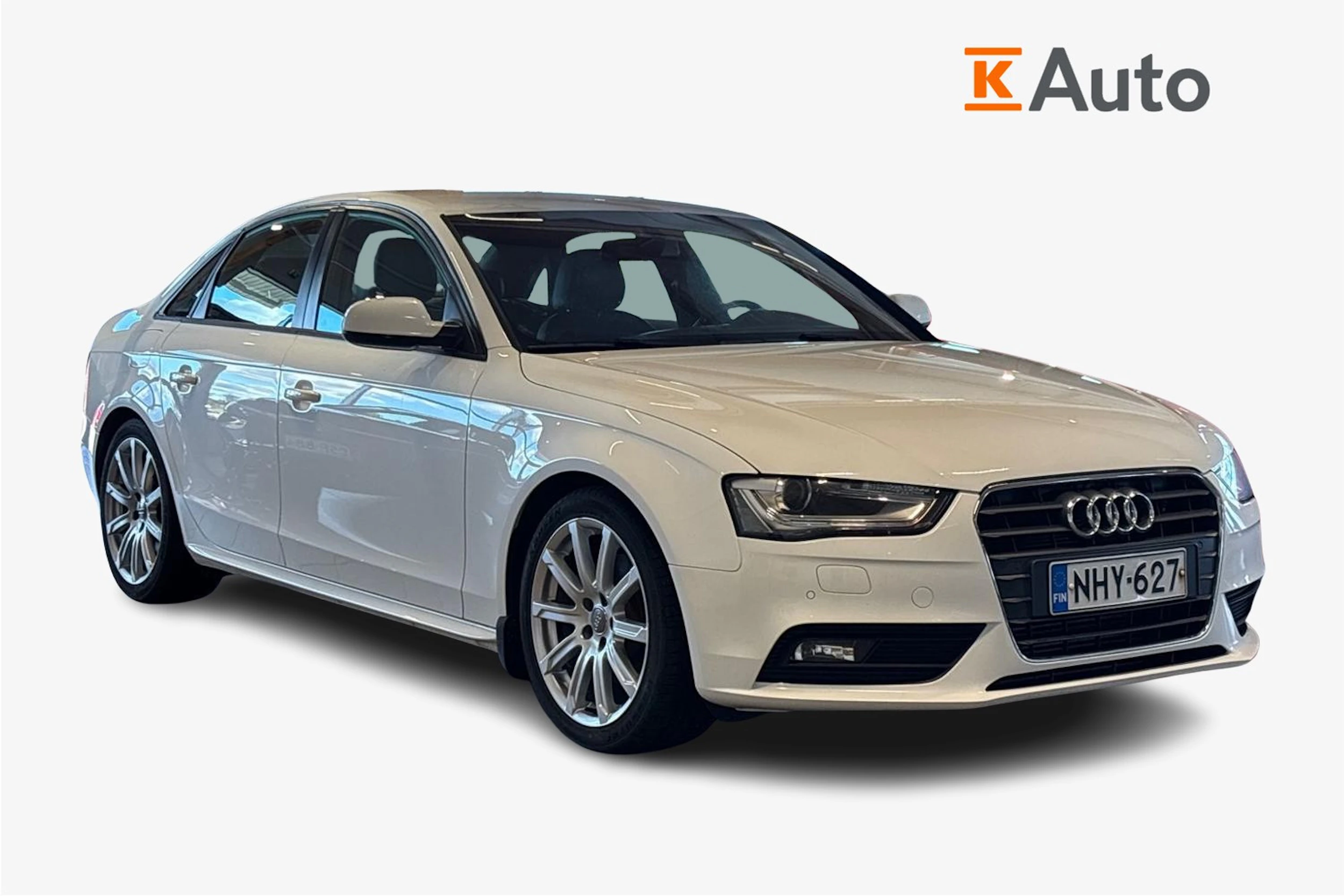 Valkoinen Audi A4 2012 kuva 1.