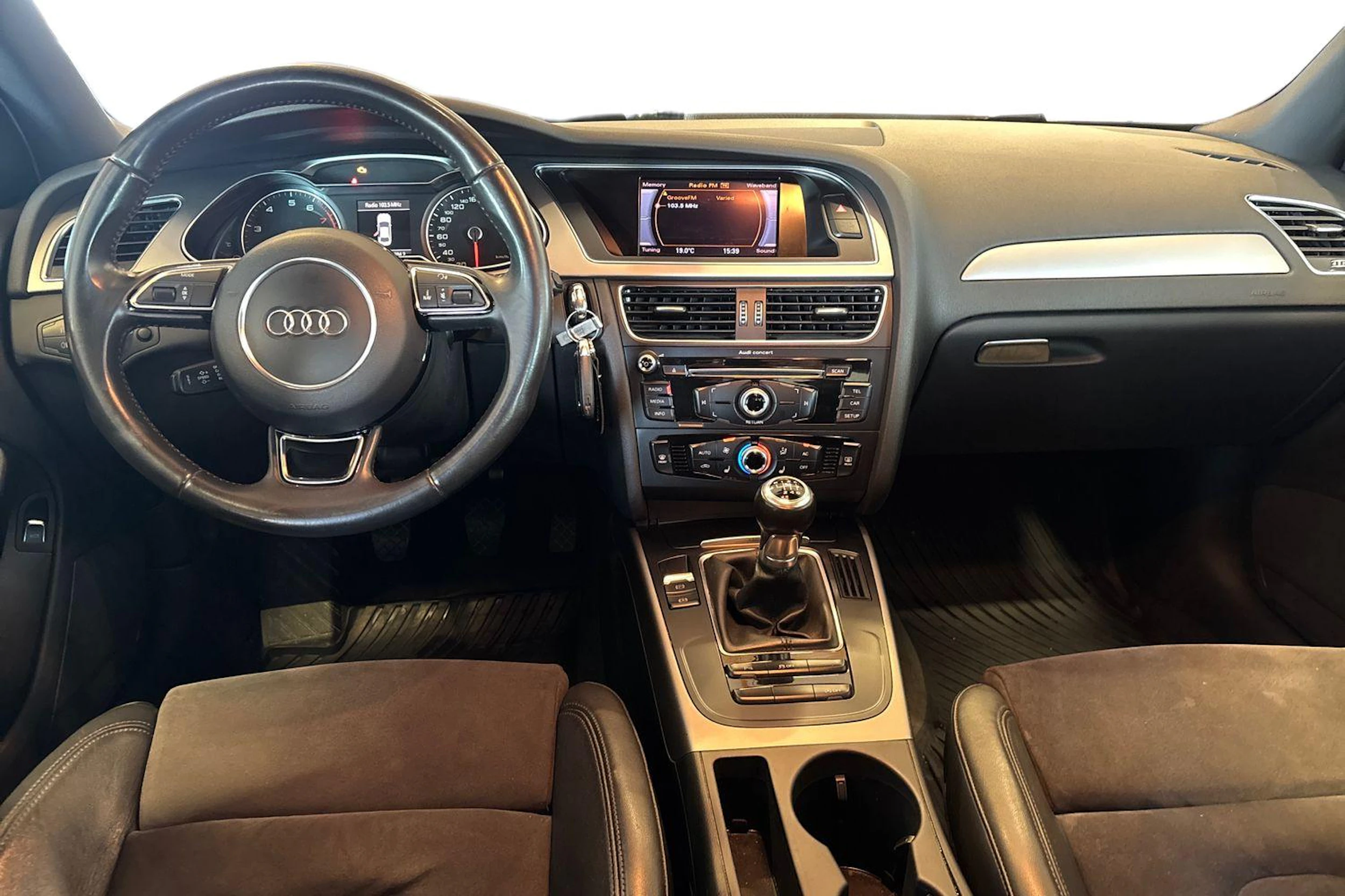 Valkoinen Audi A4 2012 kuva 7.