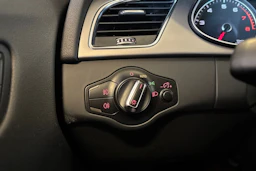 Valkoinen Audi A4 2012 kuva 12.