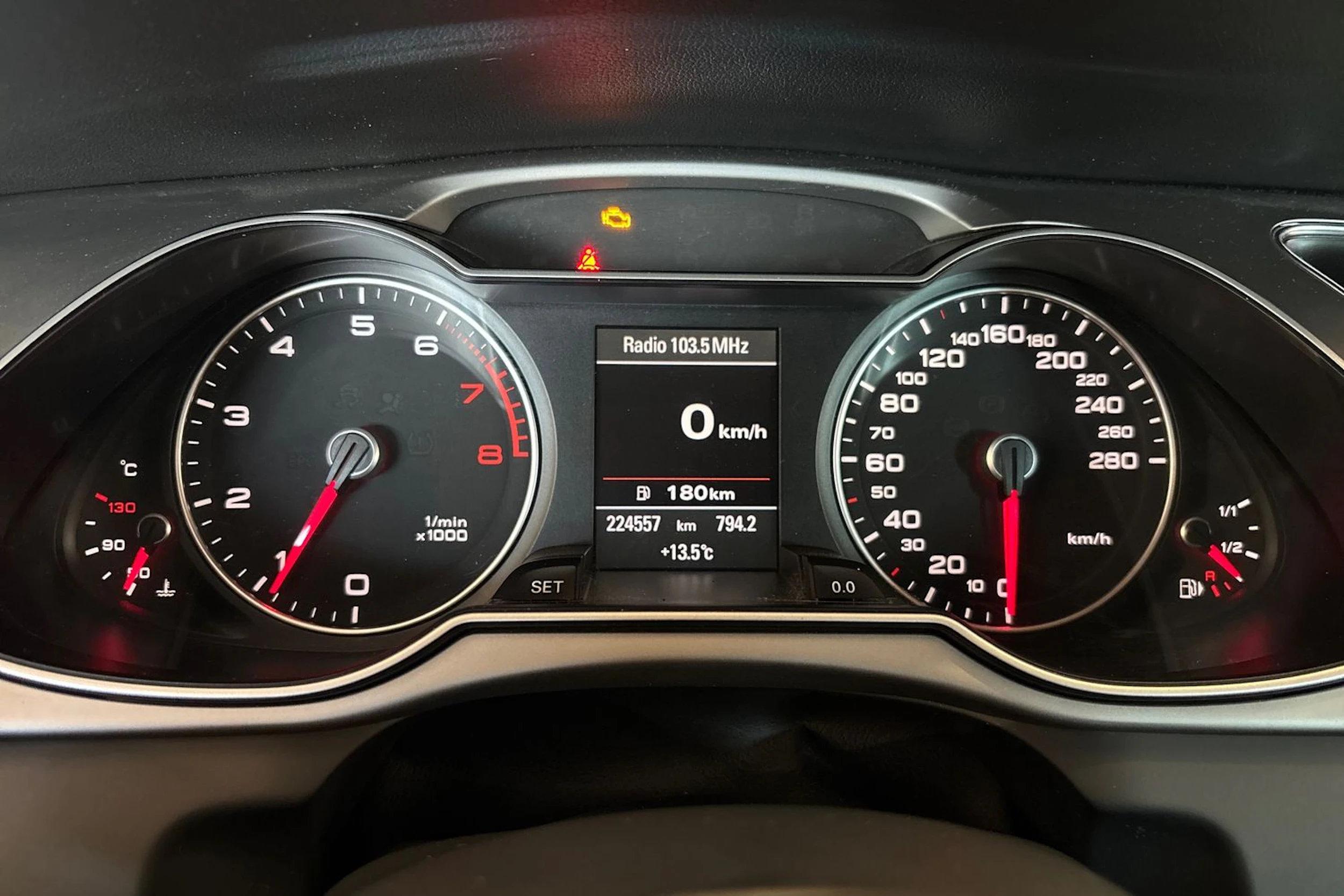 Valkoinen Audi A4 2012 kuva 13.