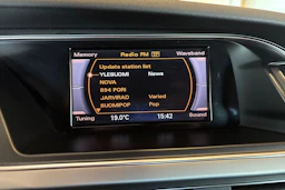 Valkoinen Audi A4 2012 kuva 14.