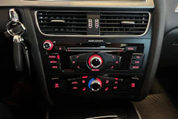 Valkoinen Audi A4 2012 kuva 15.