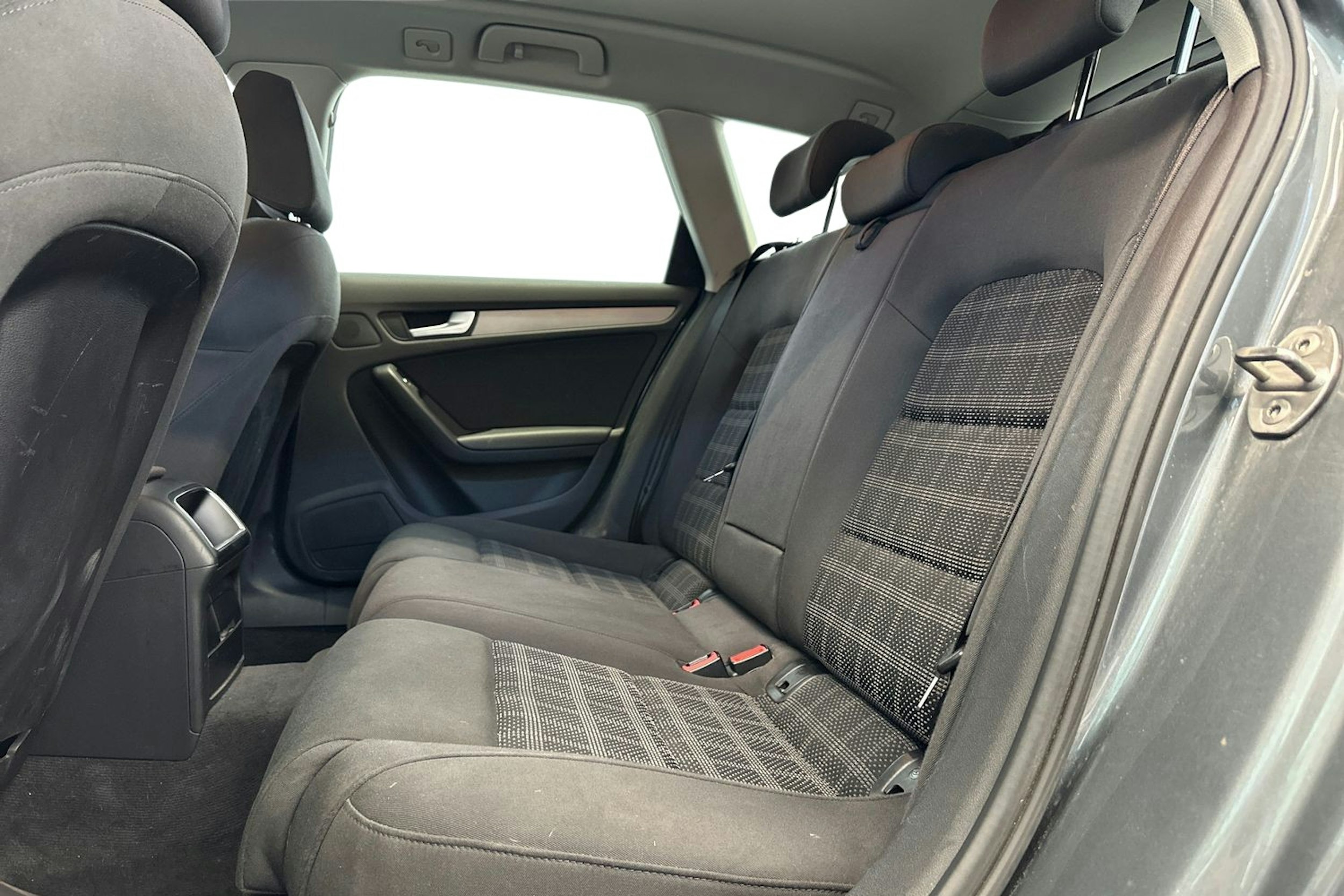 harmaa Audi A4 2012 kuva 8.