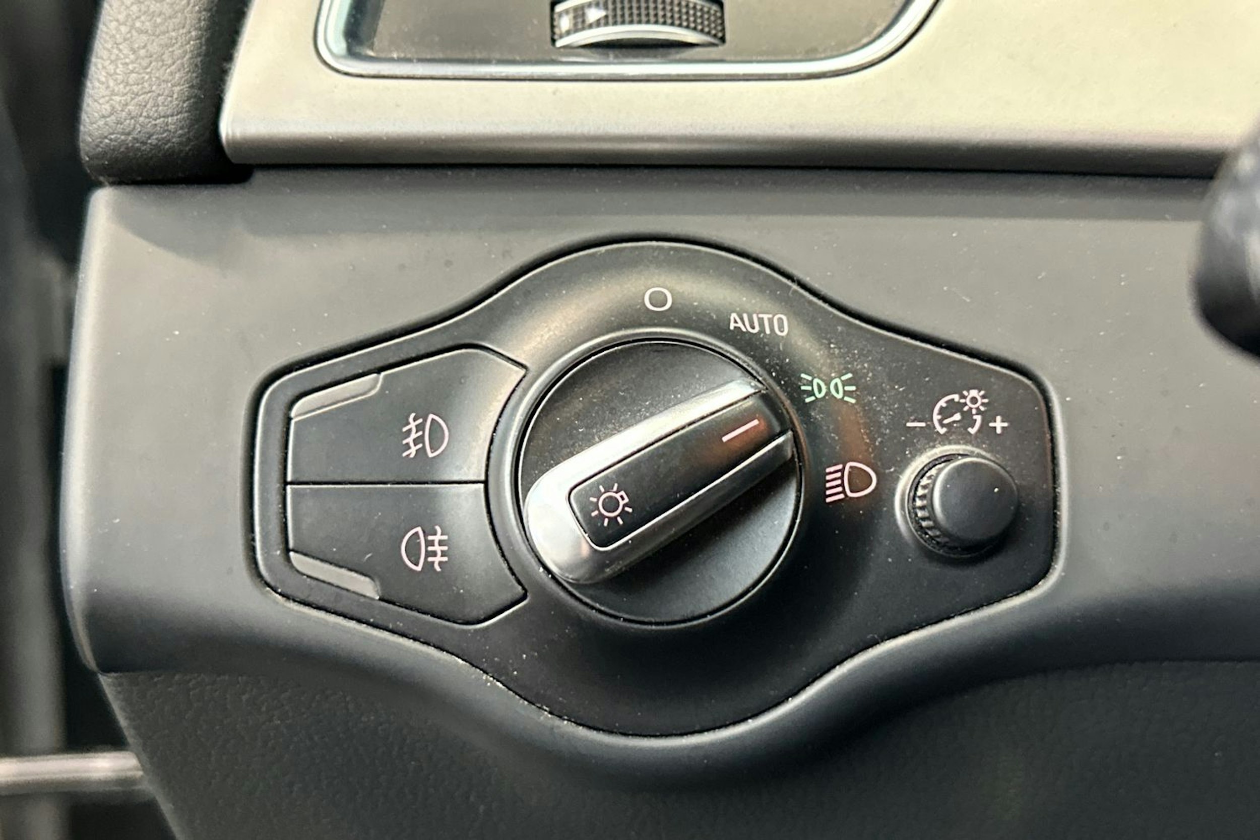 harmaa Audi A4 2012 kuva 13.