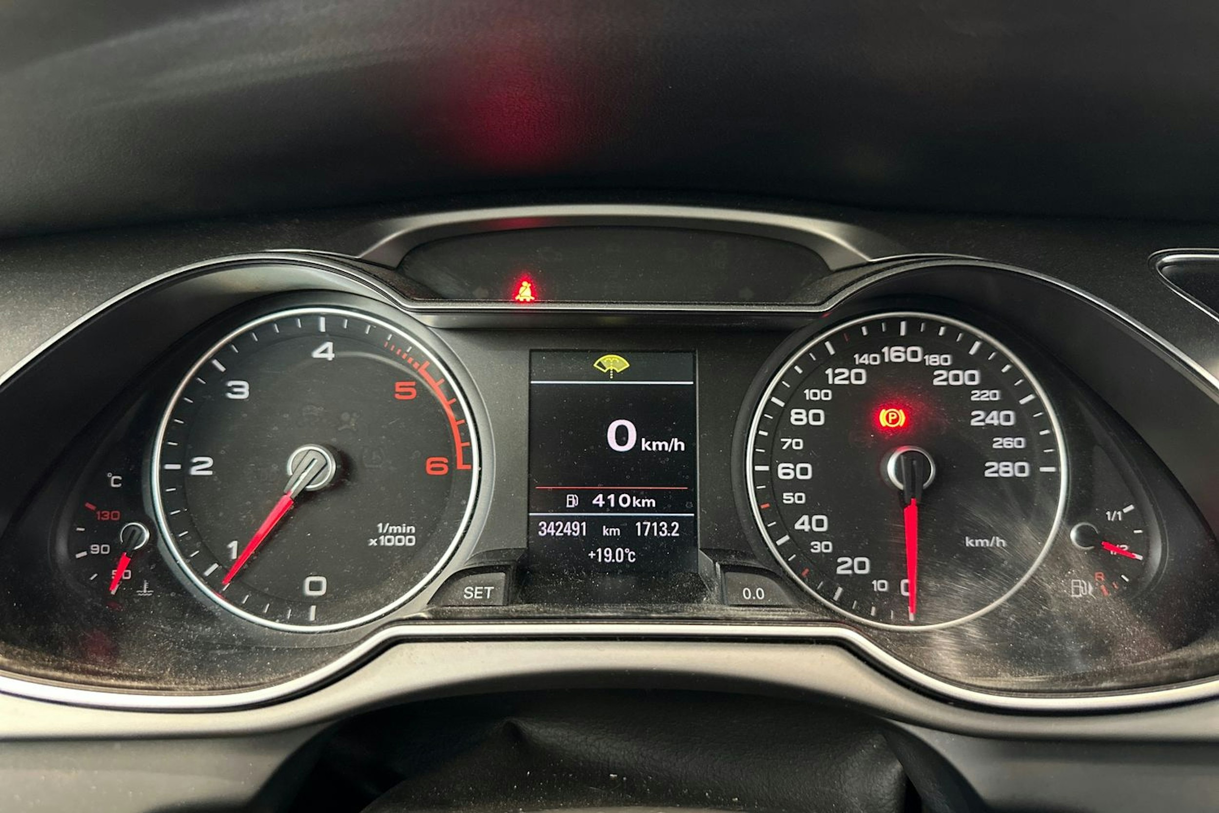harmaa Audi A4 2012 kuva 17.