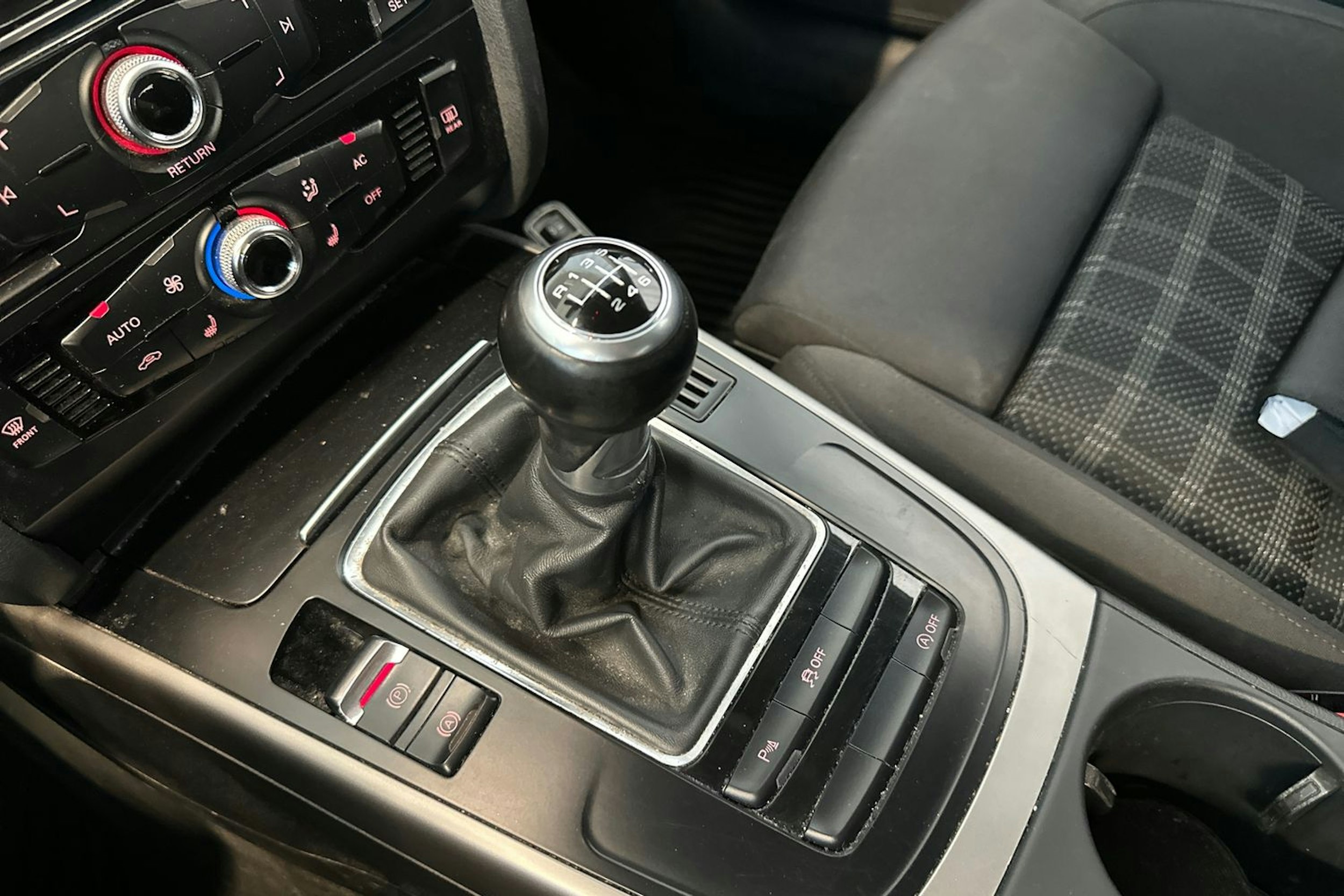 harmaa Audi A4 2012 kuva 18.