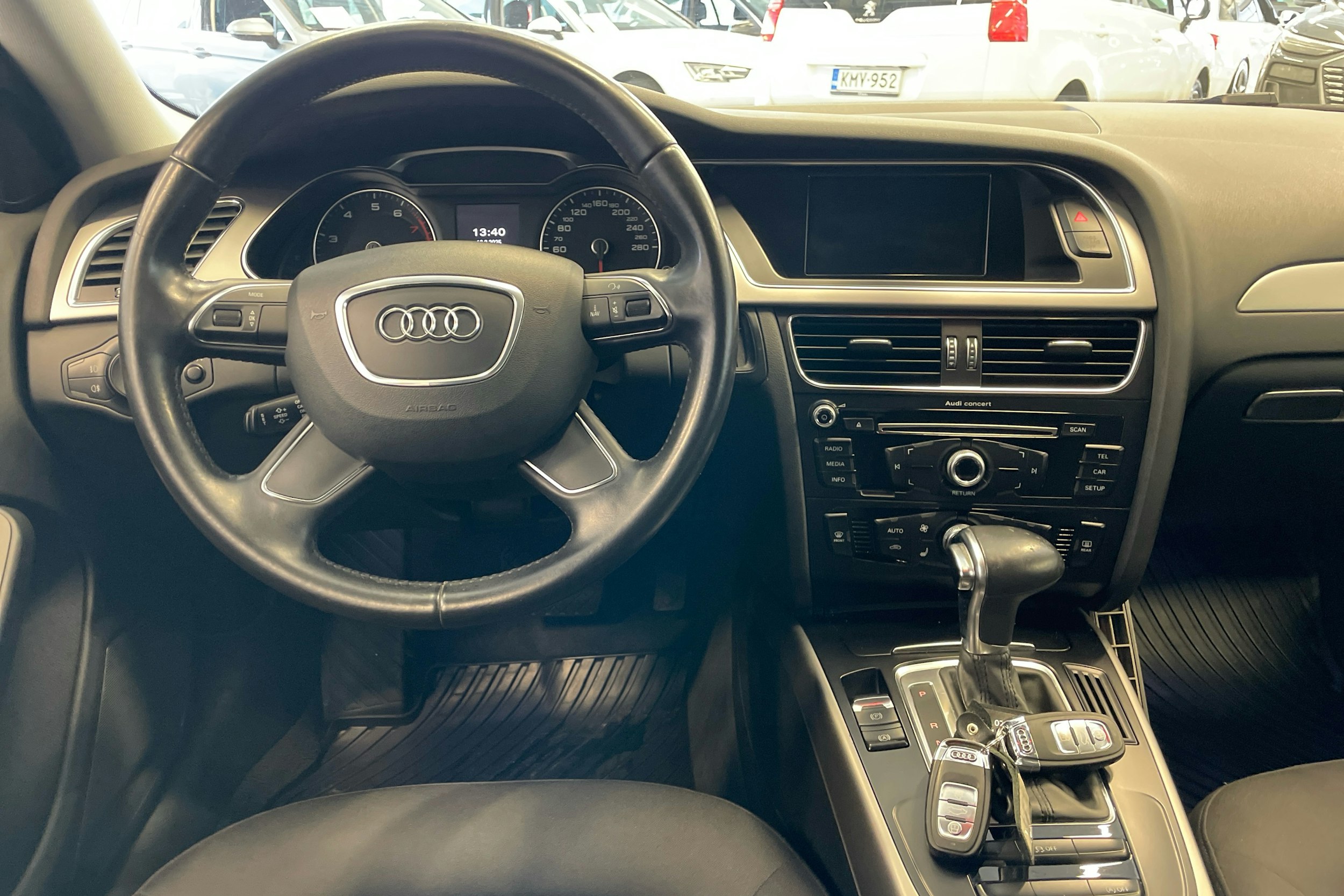 Sininen Audi A4 2012 kuva 7.