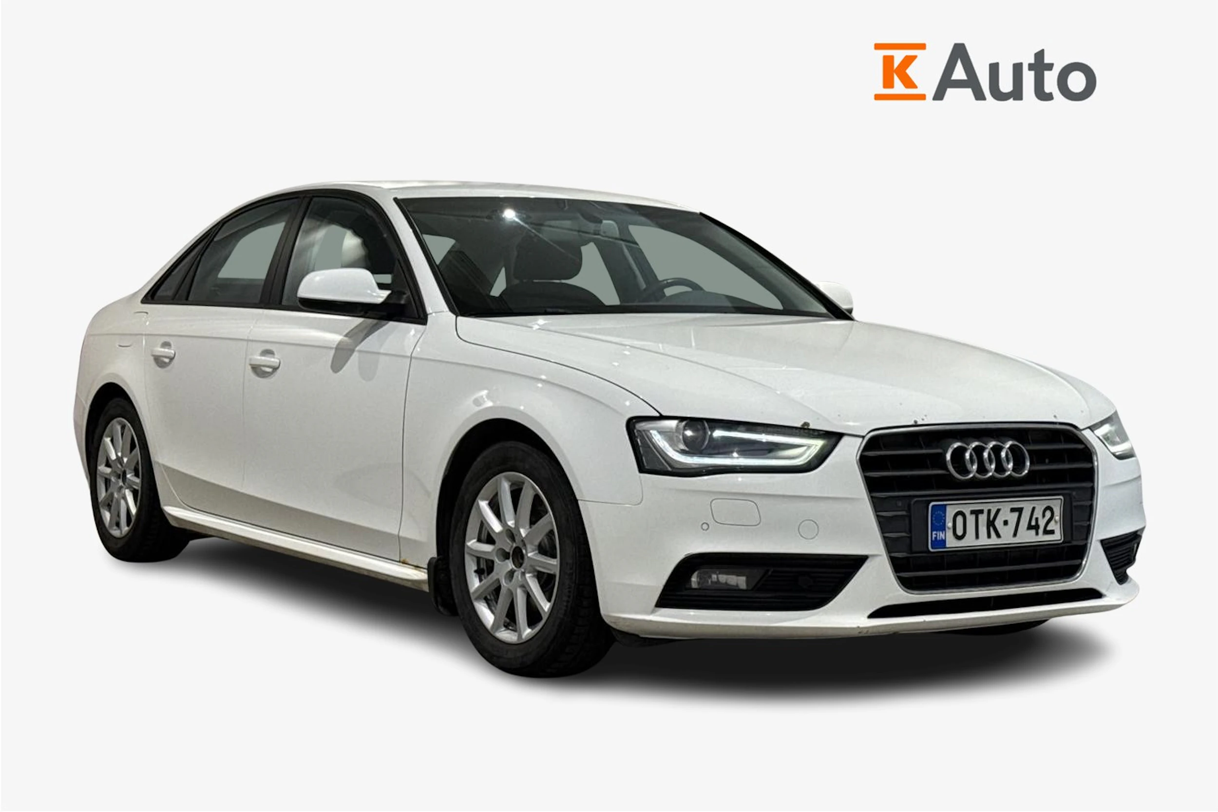 valkoinen Audi A4 2012 kuva 1.
