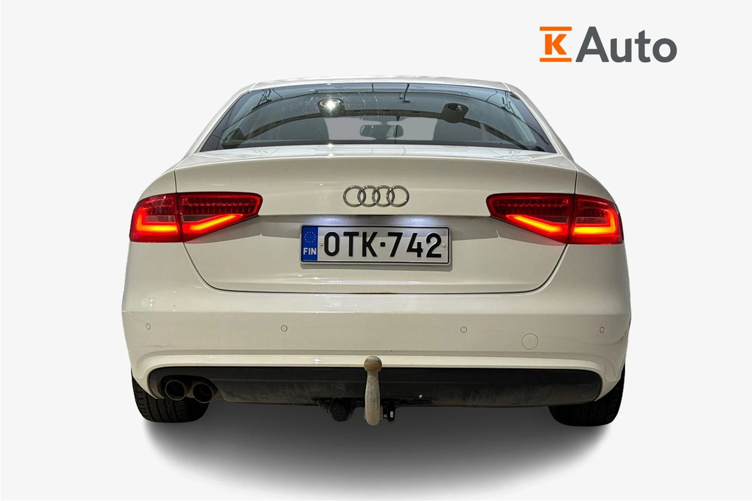 valkoinen Audi A4 2012 kuva 4.