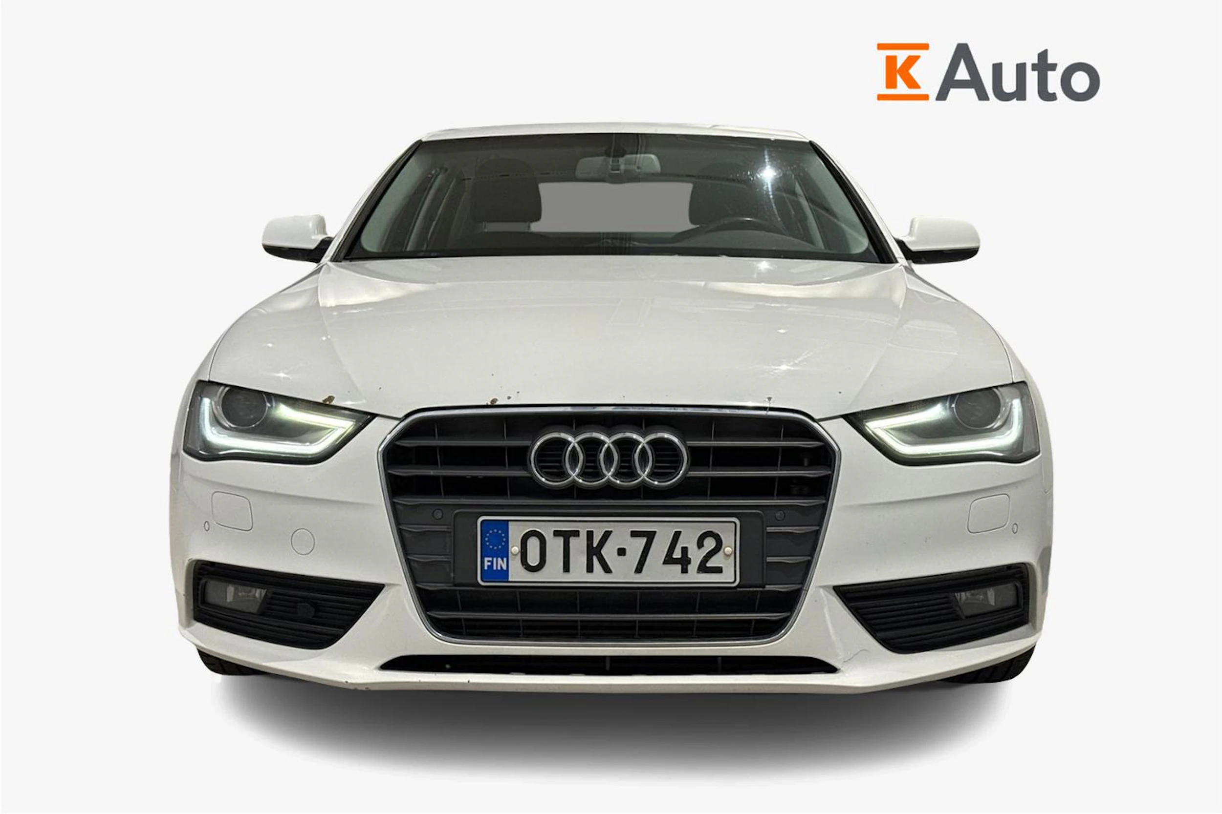 valkoinen Audi A4 2012 kuva 5.