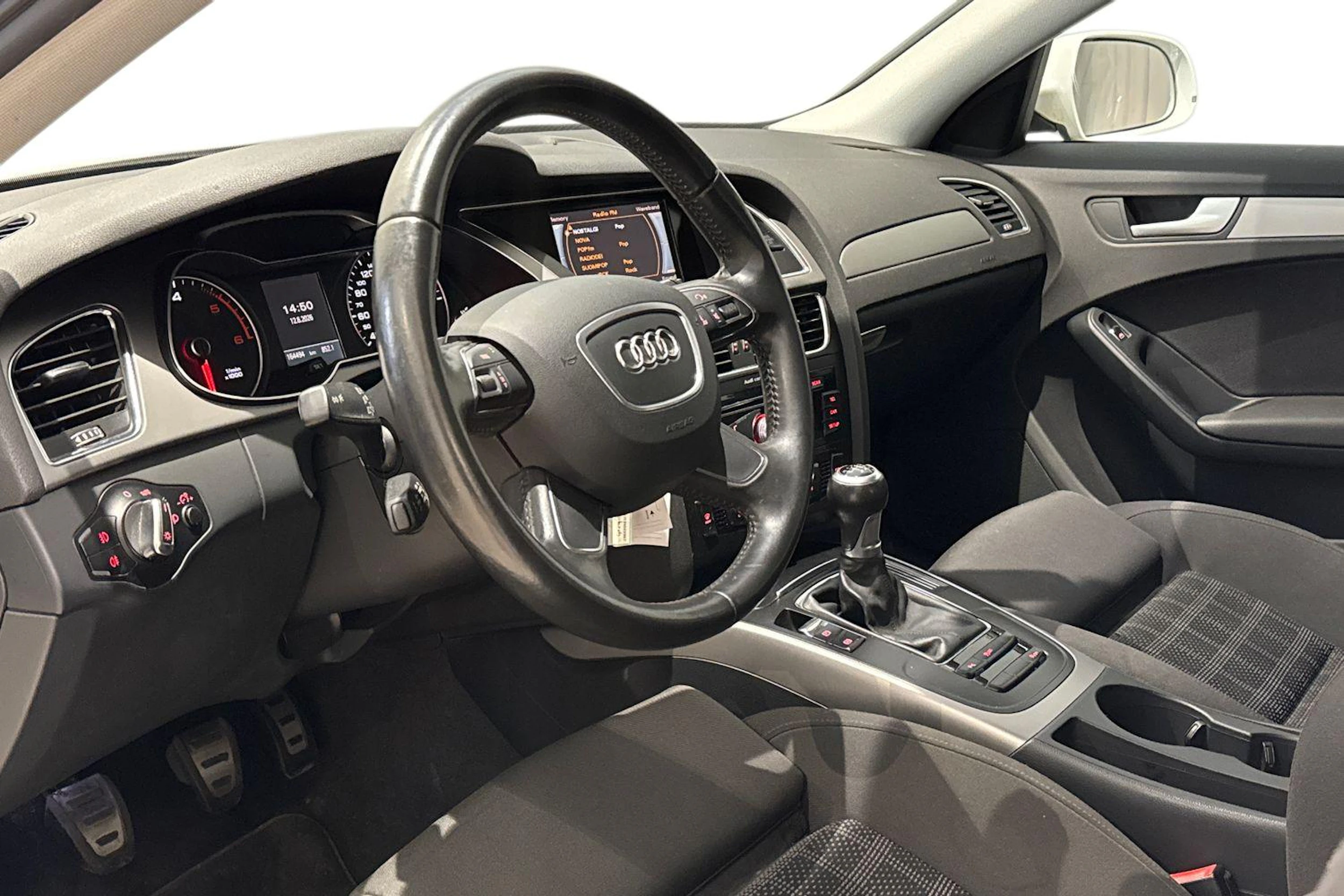 valkoinen Audi A4 2012 kuva 8.