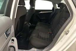 valkoinen Audi A4 2012 kuva 11.