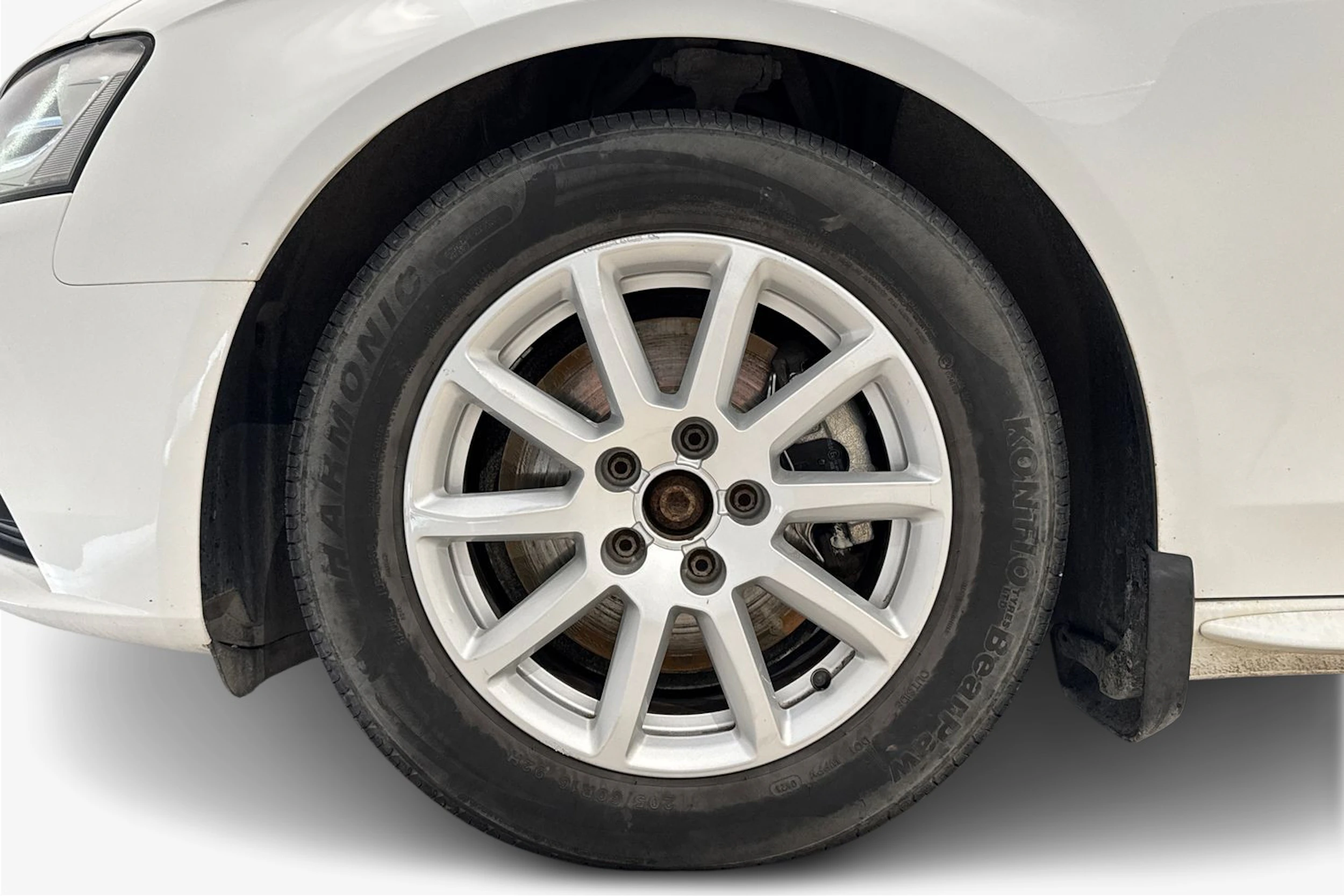 valkoinen Audi A4 2012 kuva 12.