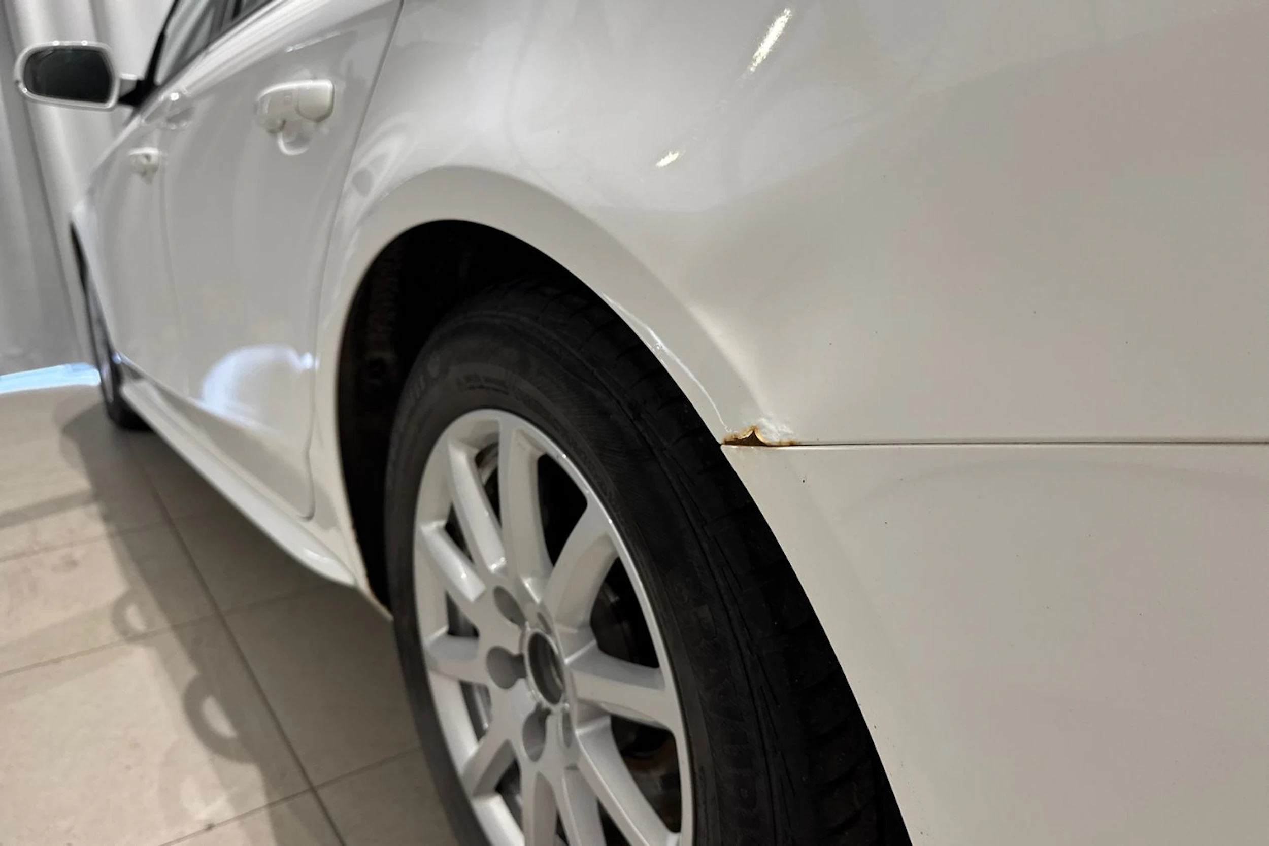 valkoinen Audi A4 2012 kuva 23.