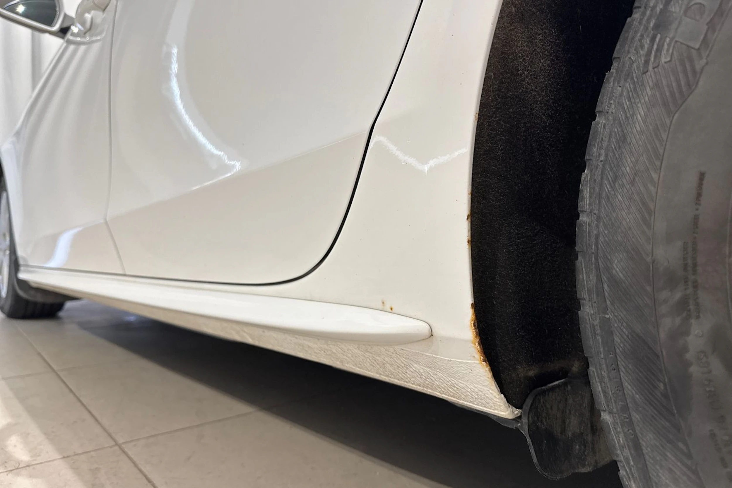 valkoinen Audi A4 2012 kuva 24.