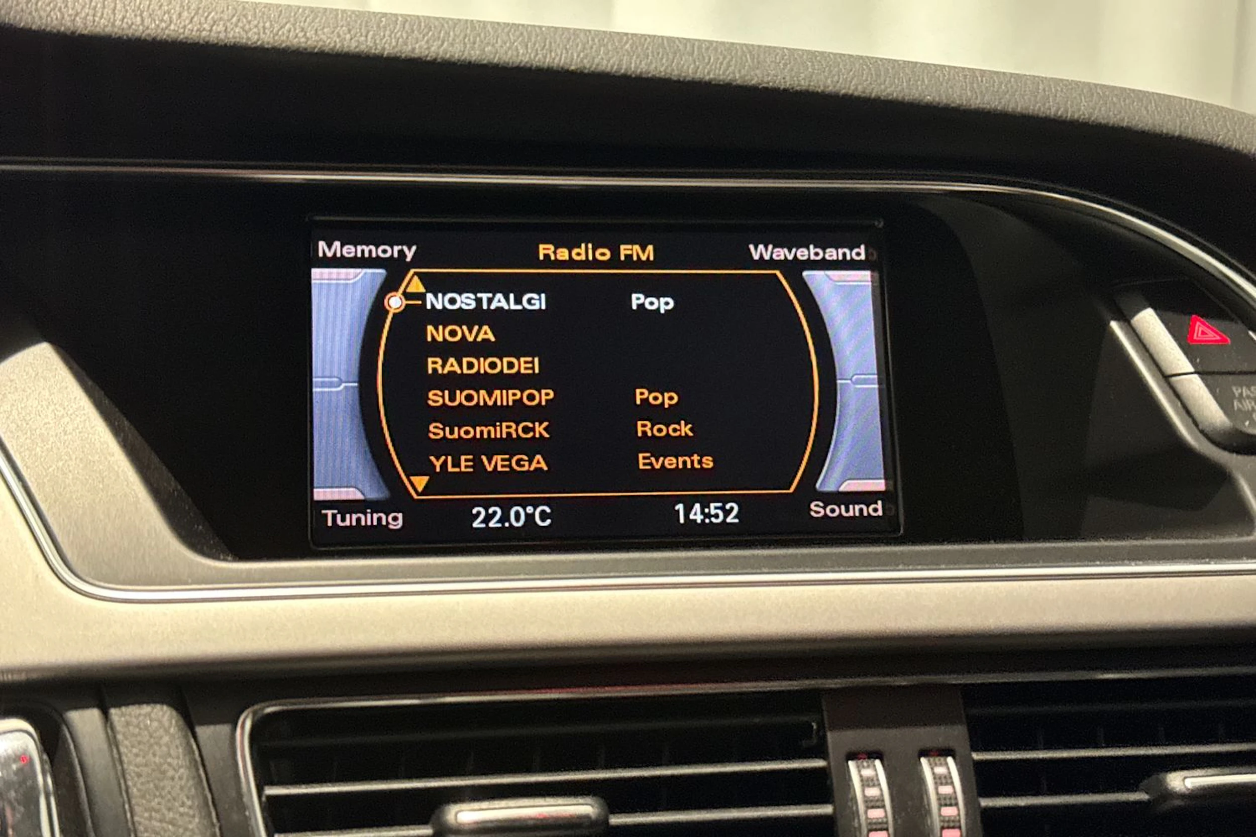 valkoinen Audi A4 2012 kuva 31.