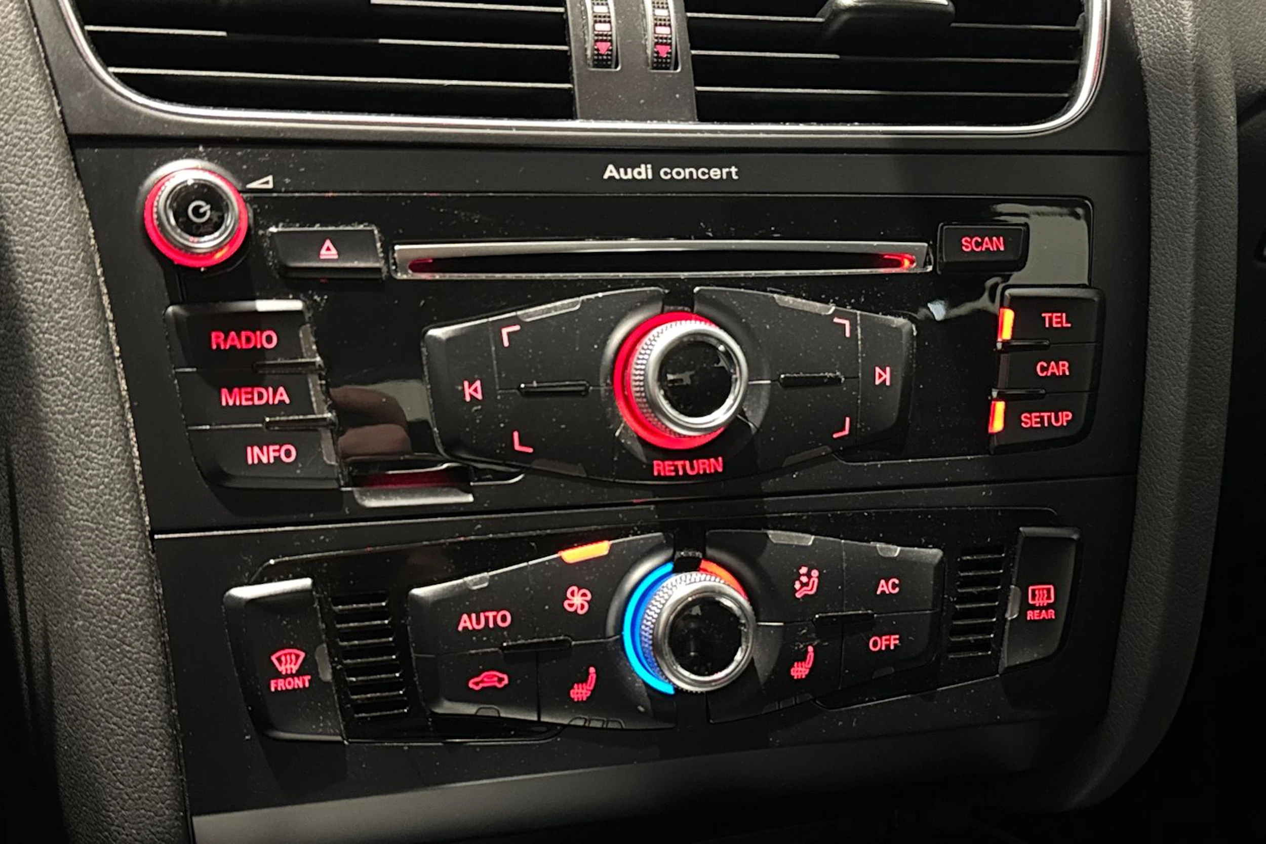 valkoinen Audi A4 2012 kuva 33.