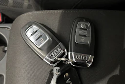 valkoinen Audi A4 2012 kuva 35.