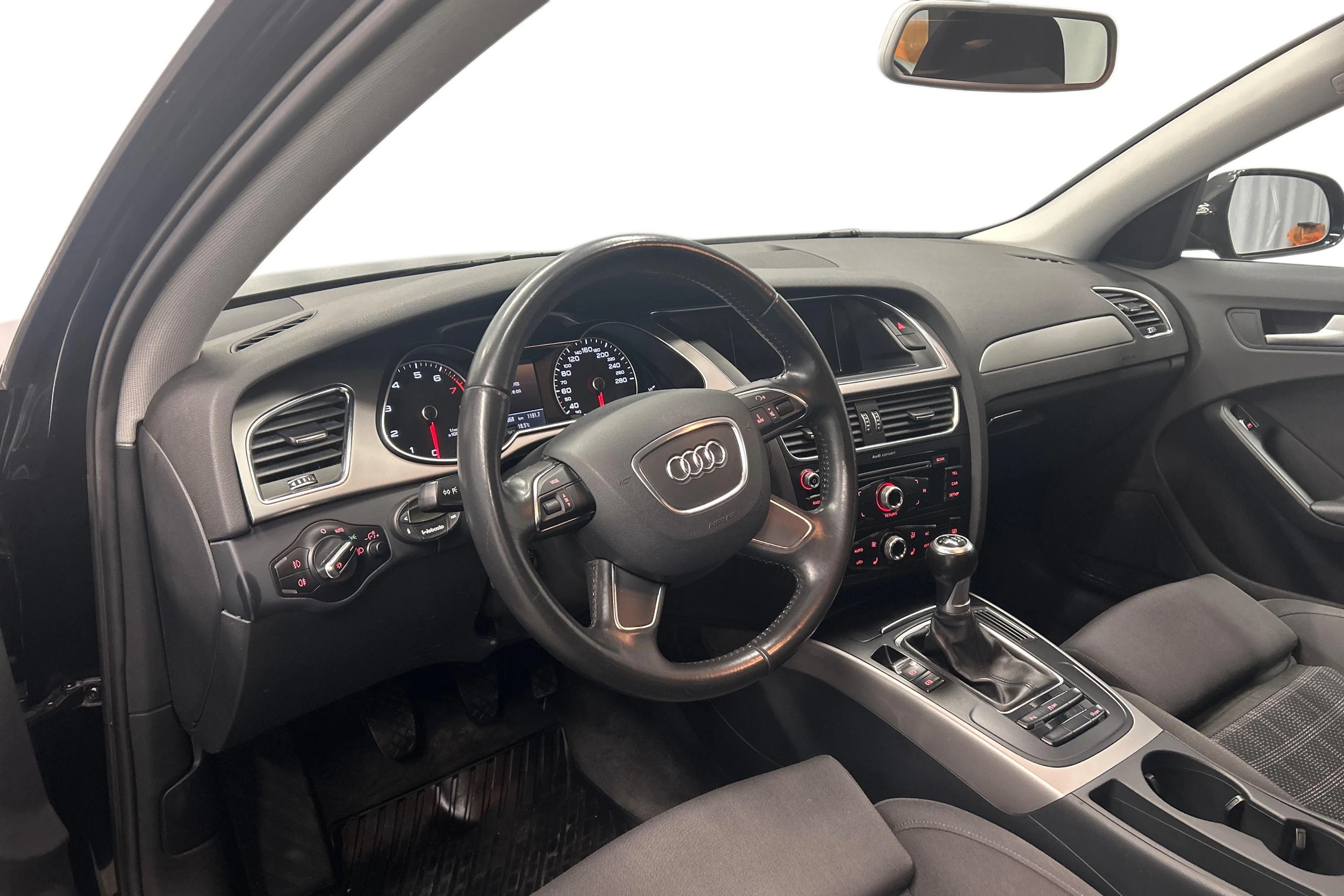 Musta Audi A4 2012 kuva 8.