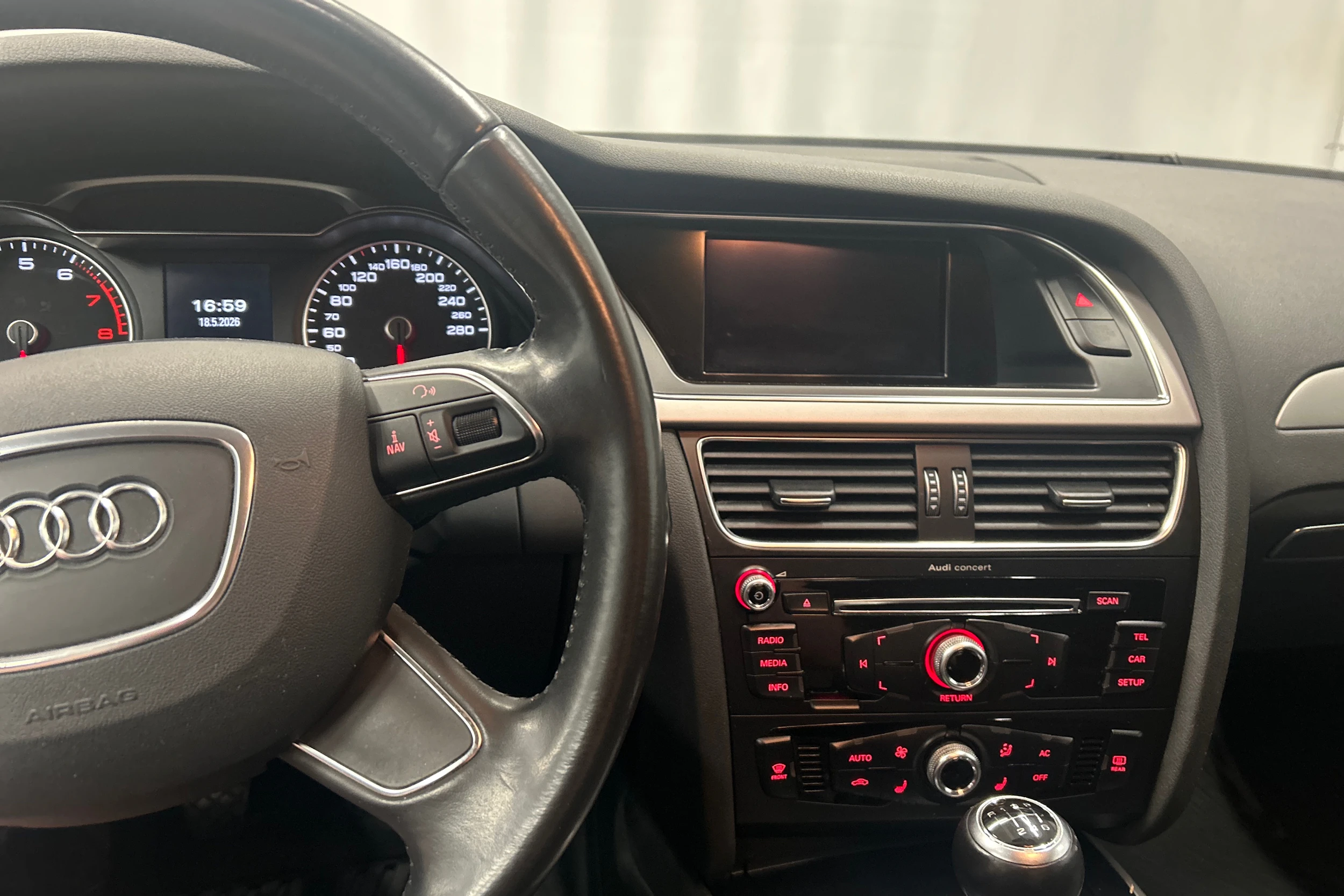 Musta Audi A4 2012 kuva 16.