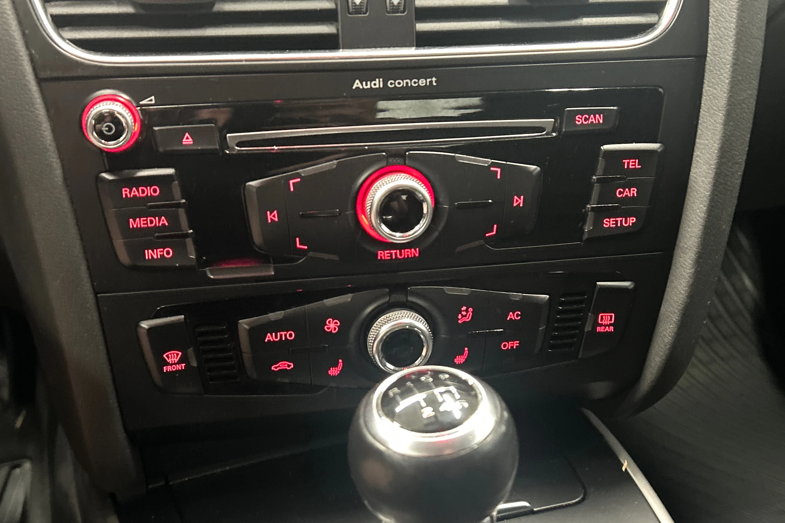 Musta Audi A4 2012 kuva 20.