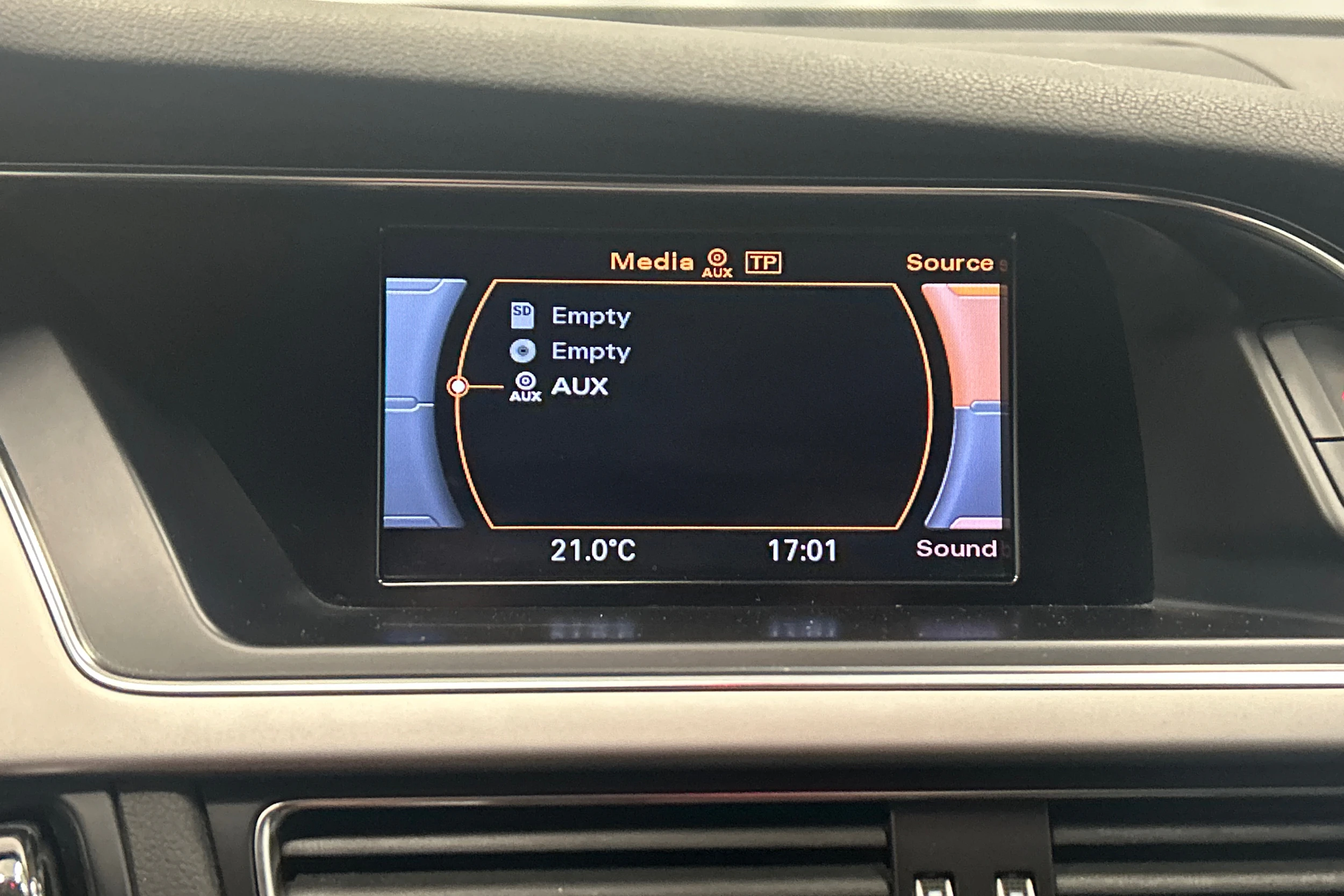 Musta Audi A4 2012 kuva 22.