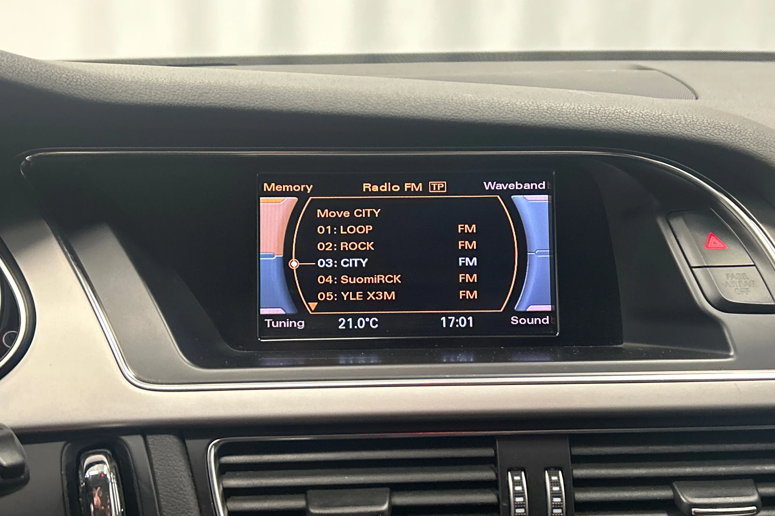 Musta Audi A4 2012 kuva 23.