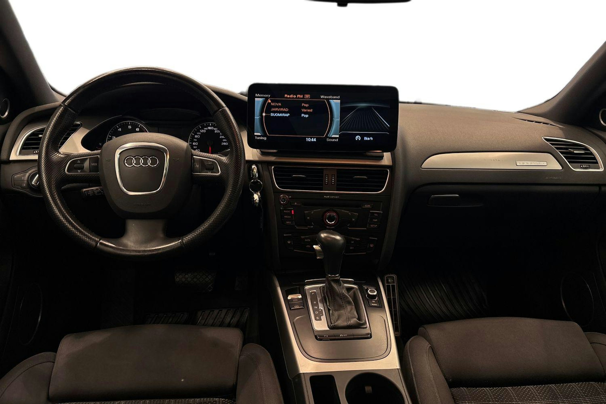 valkoinen Audi A4 2012 kuva 9.
