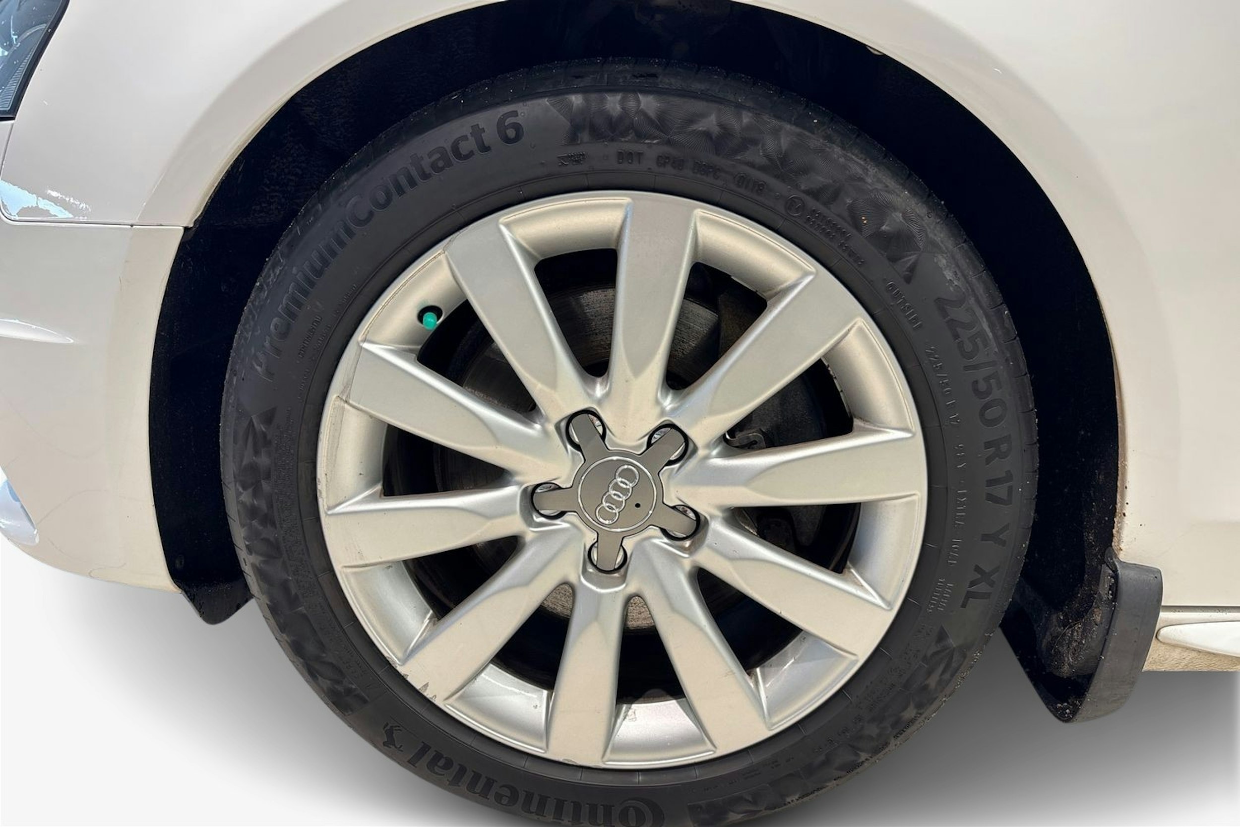 valkoinen Audi A4 2012 kuva 11.