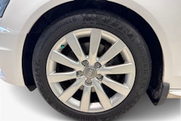 valkoinen Audi A4 2012 kuva 11.