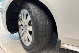 valkoinen Audi A4 2012 kuva 13.