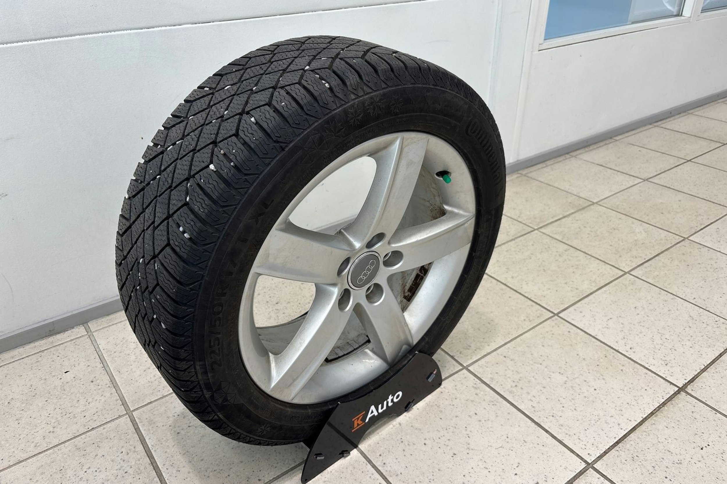 valkoinen Audi A4 2012 kuva 14.