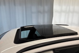 valkoinen Audi A4 2012 kuva 30.