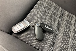 valkoinen Audi A4 2012 kuva 31.