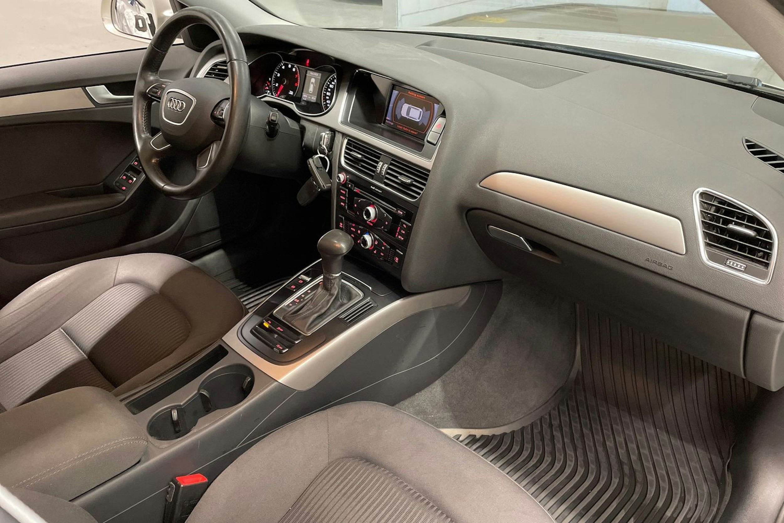 hopea Audi A4 2012 kuva 28.