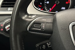 punainen Audi A4 2012 kuva 17.