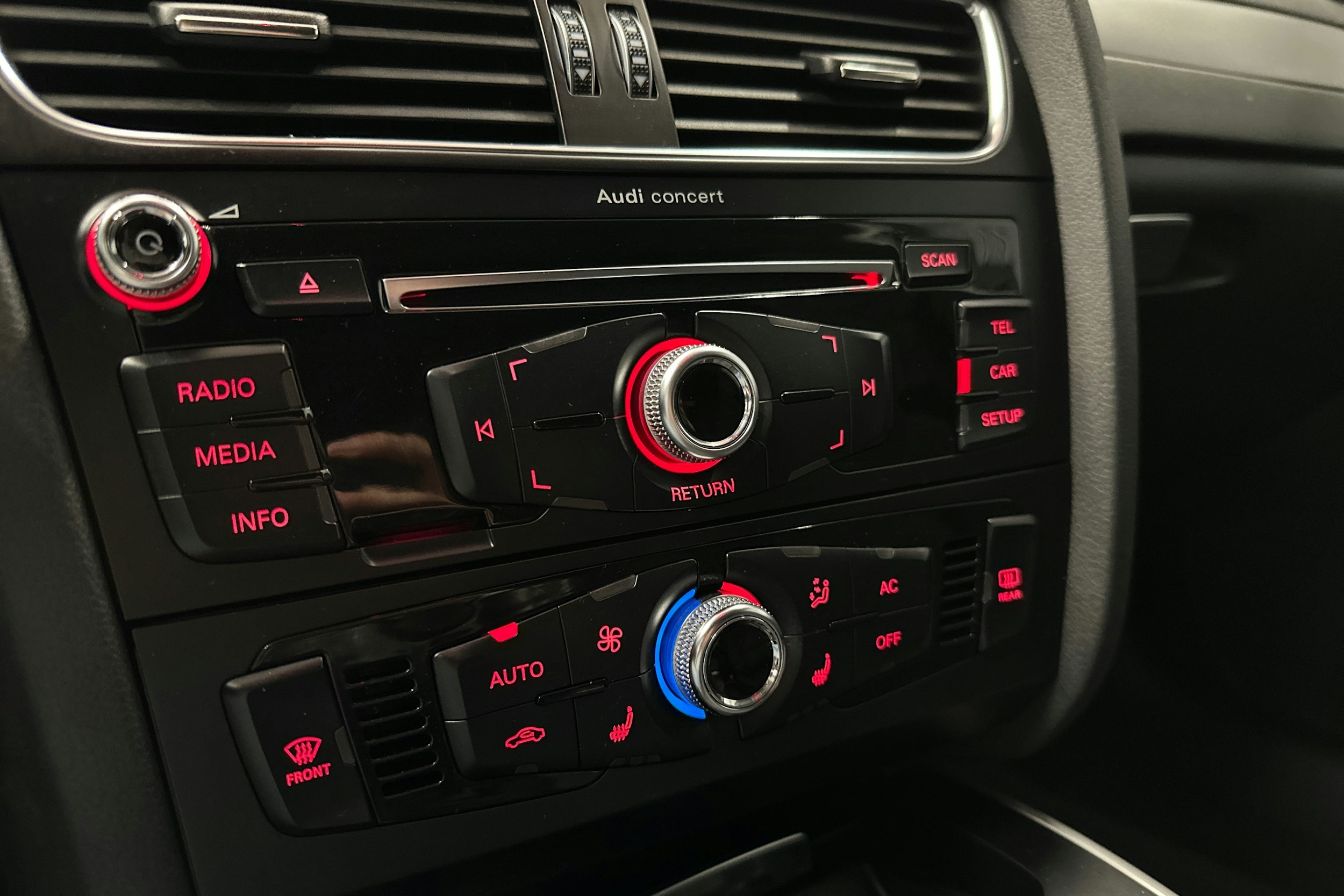 punainen Audi A4 2012 kuva 23.