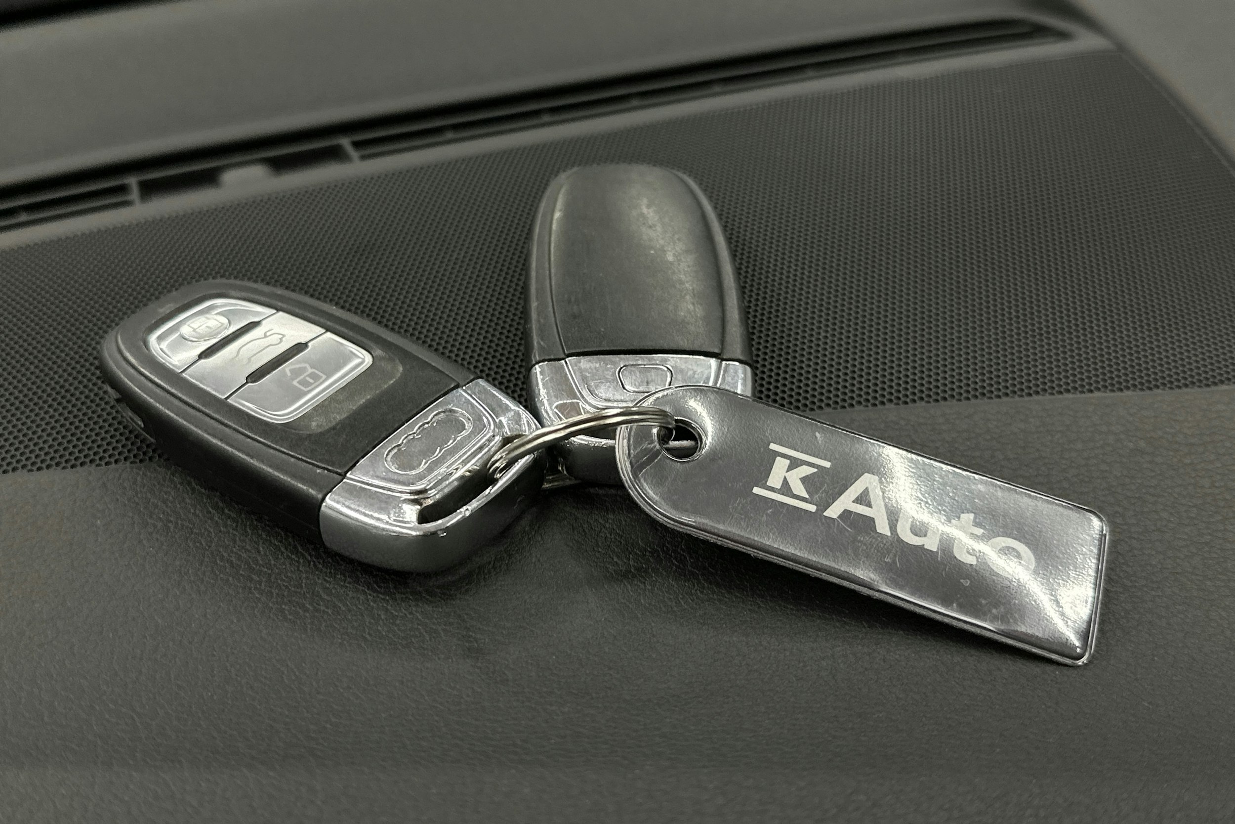 punainen Audi A4 2012 kuva 25.