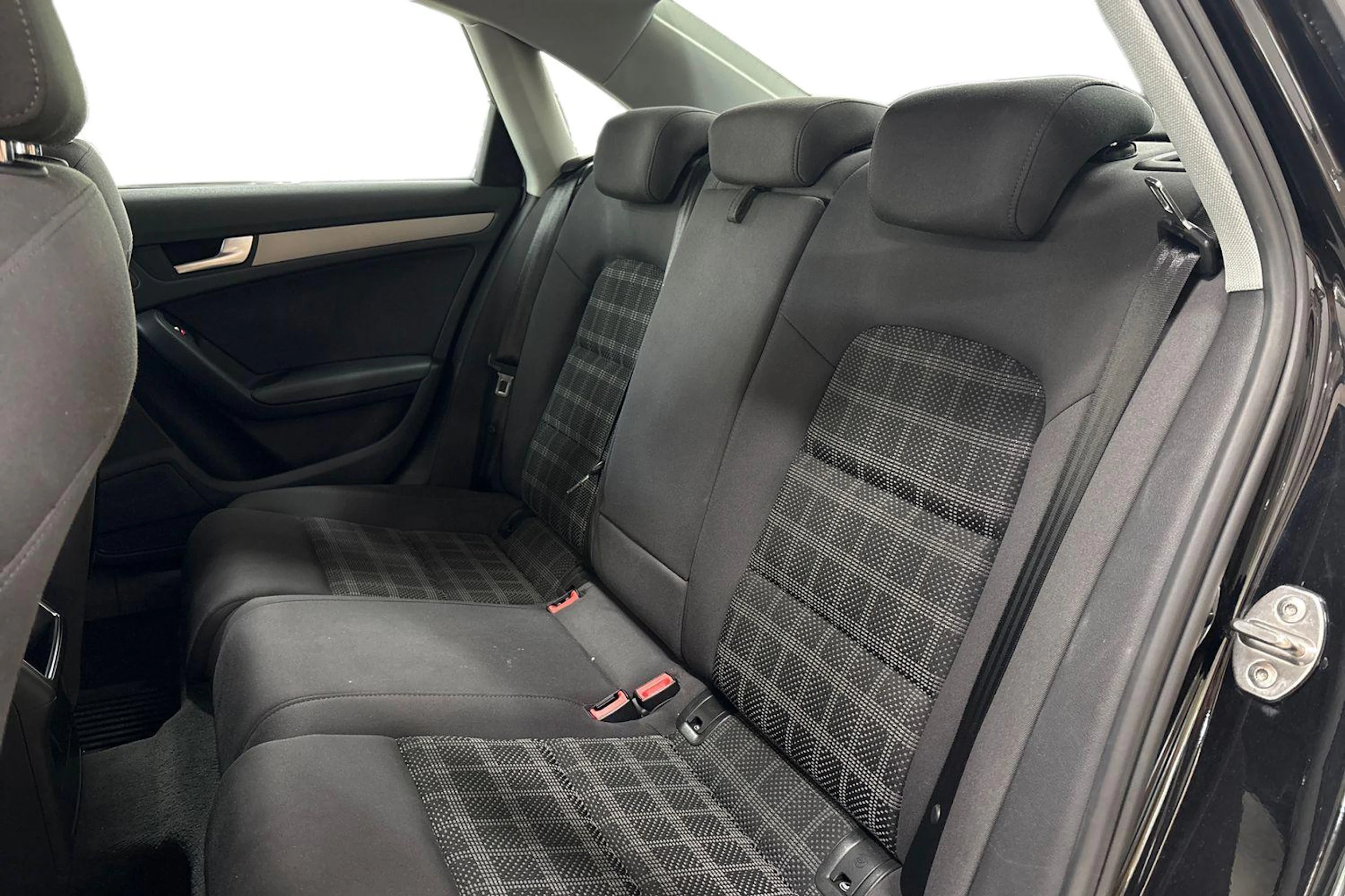 Musta Audi A4 2012 kuva 11.