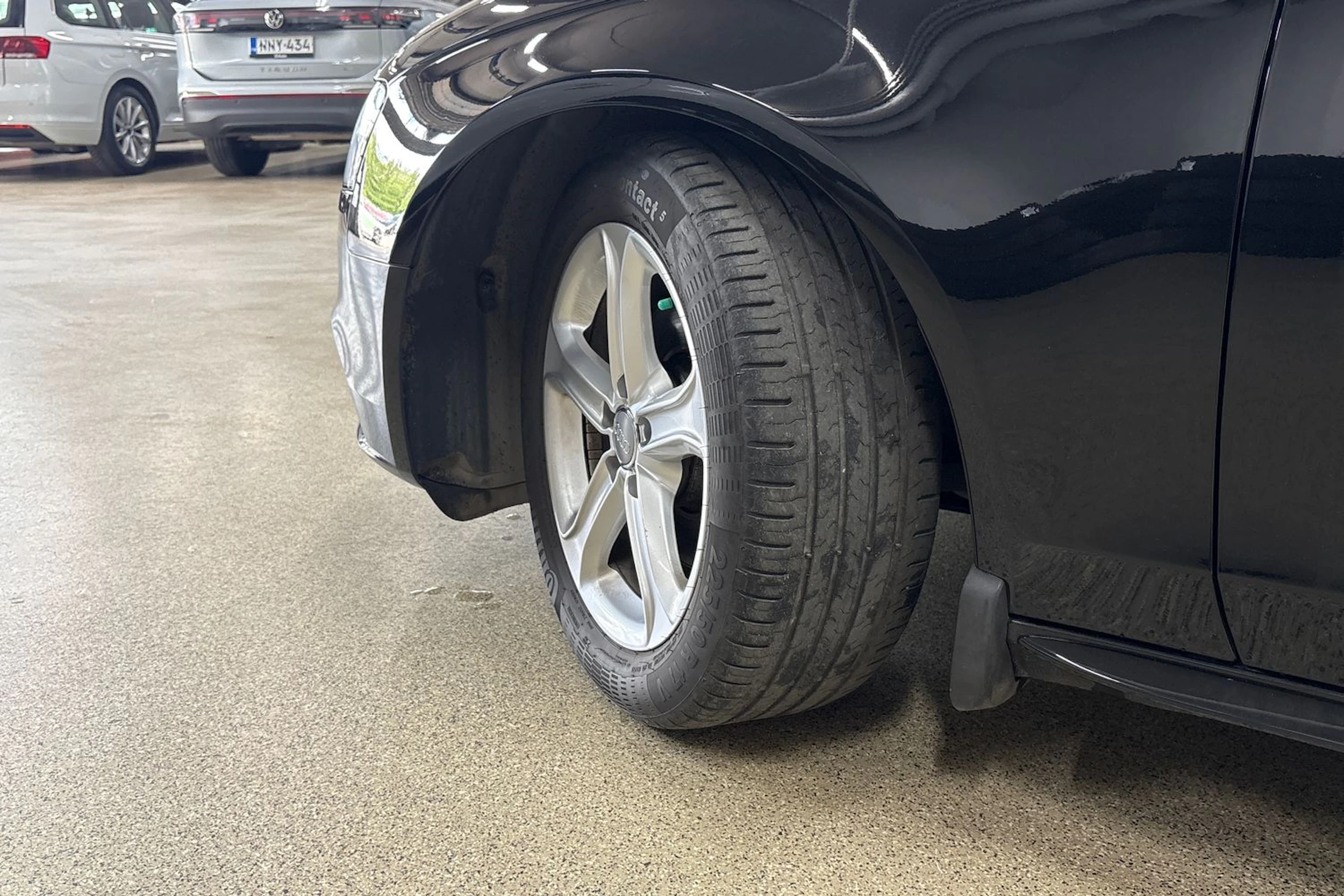 Musta Audi A4 2012 kuva 13.