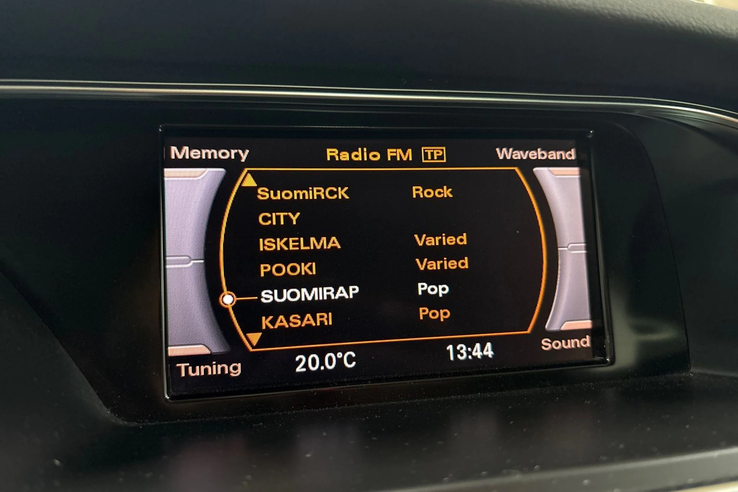 Musta Audi A4 2012 kuva 19.