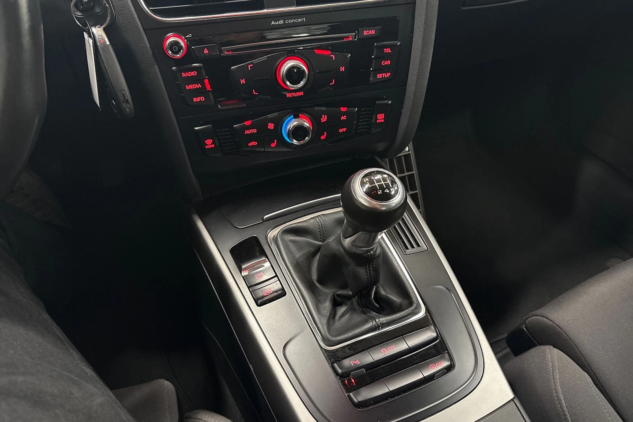 Musta Audi A4 2012 kuva 23.