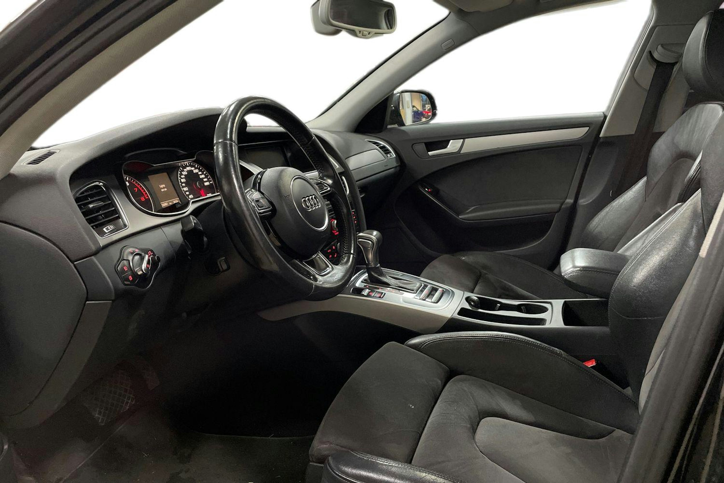 musta Audi A4 2012 kuva 3.