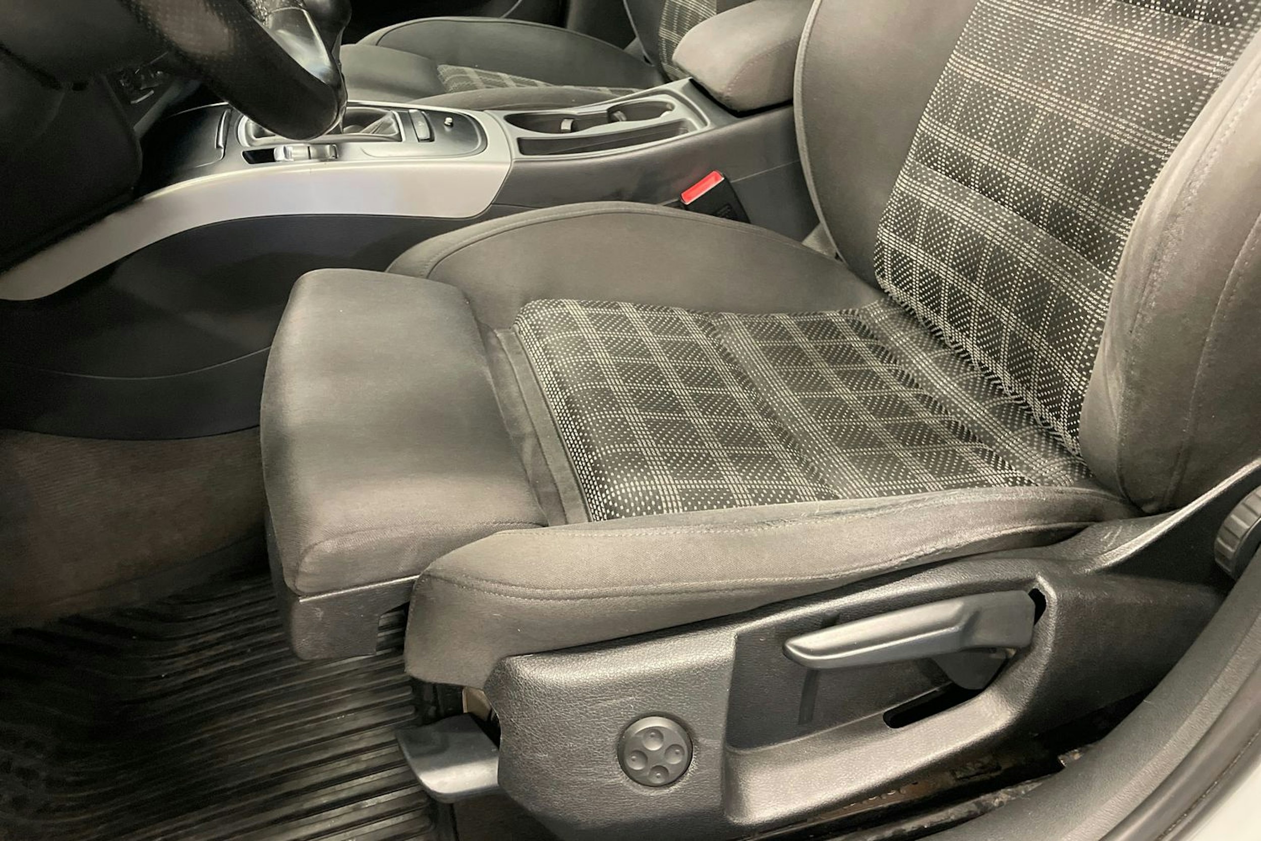 Valkoinen Audi A4 2012 kuva 16.
